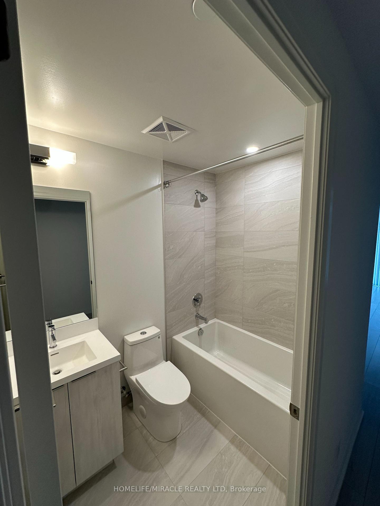 Photo 6 of Unit 2302, 400 King Street, Toronto, Waterfront Communities — HOMEH