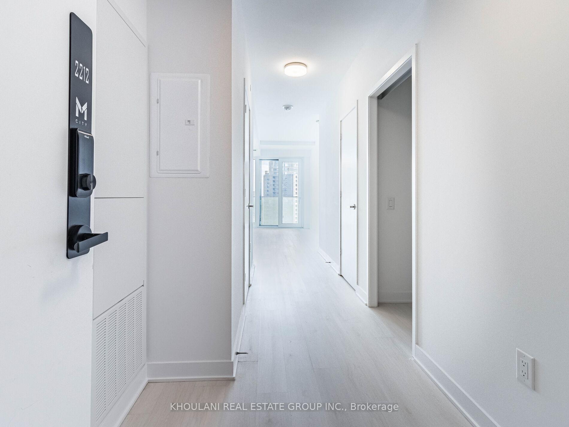 Photo 2 of Unit 2212, 3900 Confederation Parkway, Mississauga, City Centre — HOMEH