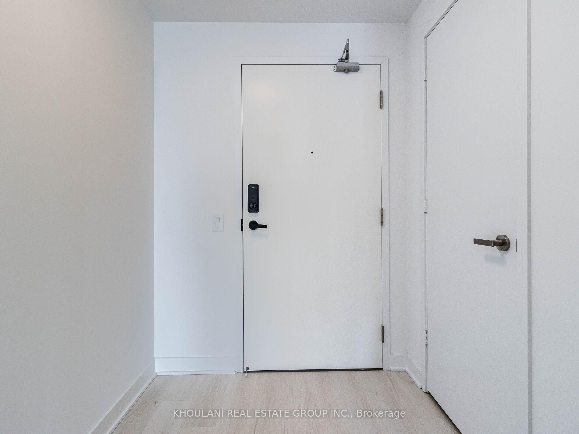 Photo 3 of Unit 2212, 3900 Confederation Parkway, Mississauga, City Centre — HOMEH