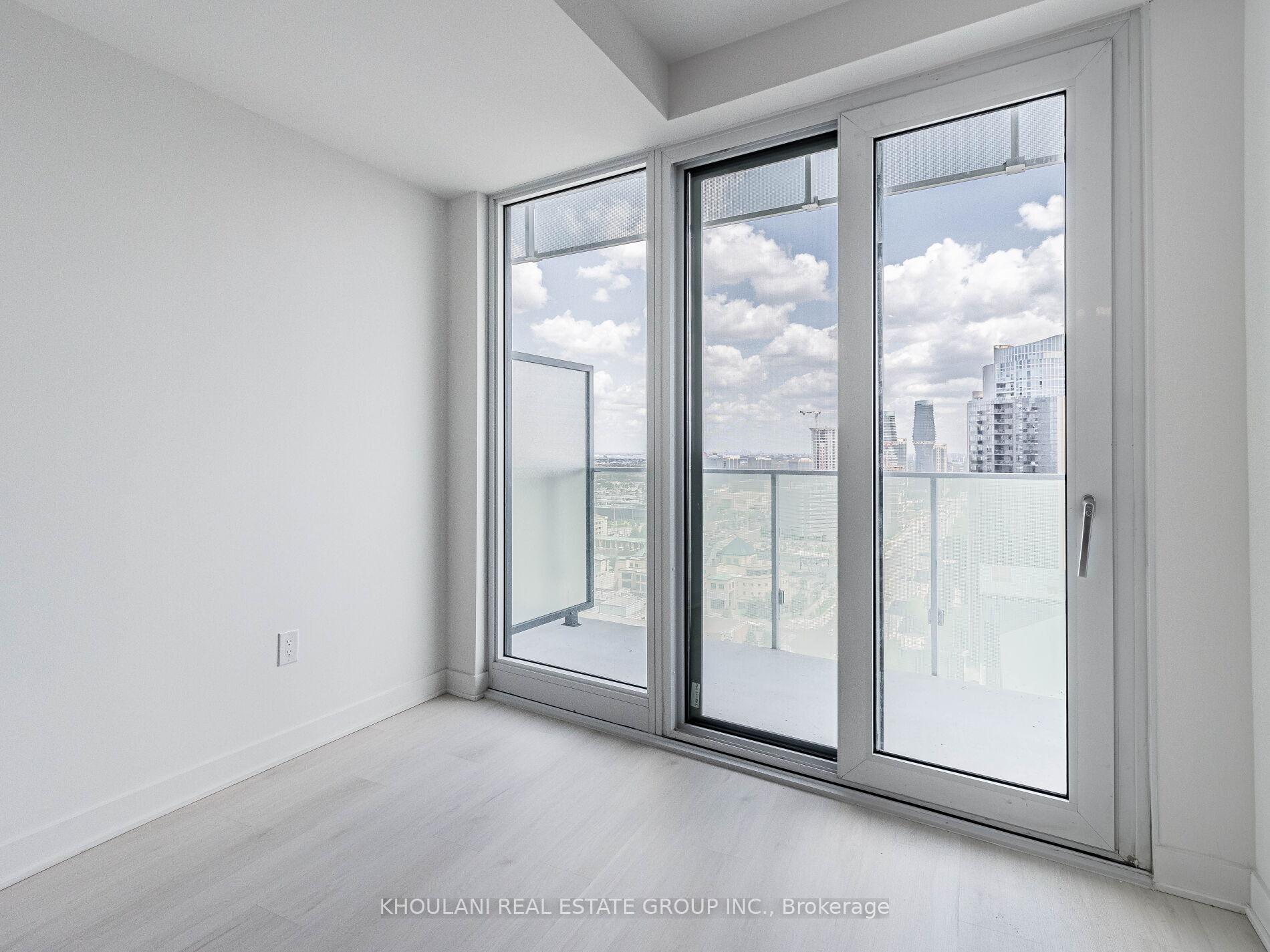 Photo 6 of Unit 2212, 3900 Confederation Parkway, Mississauga, City Centre — HOMEH