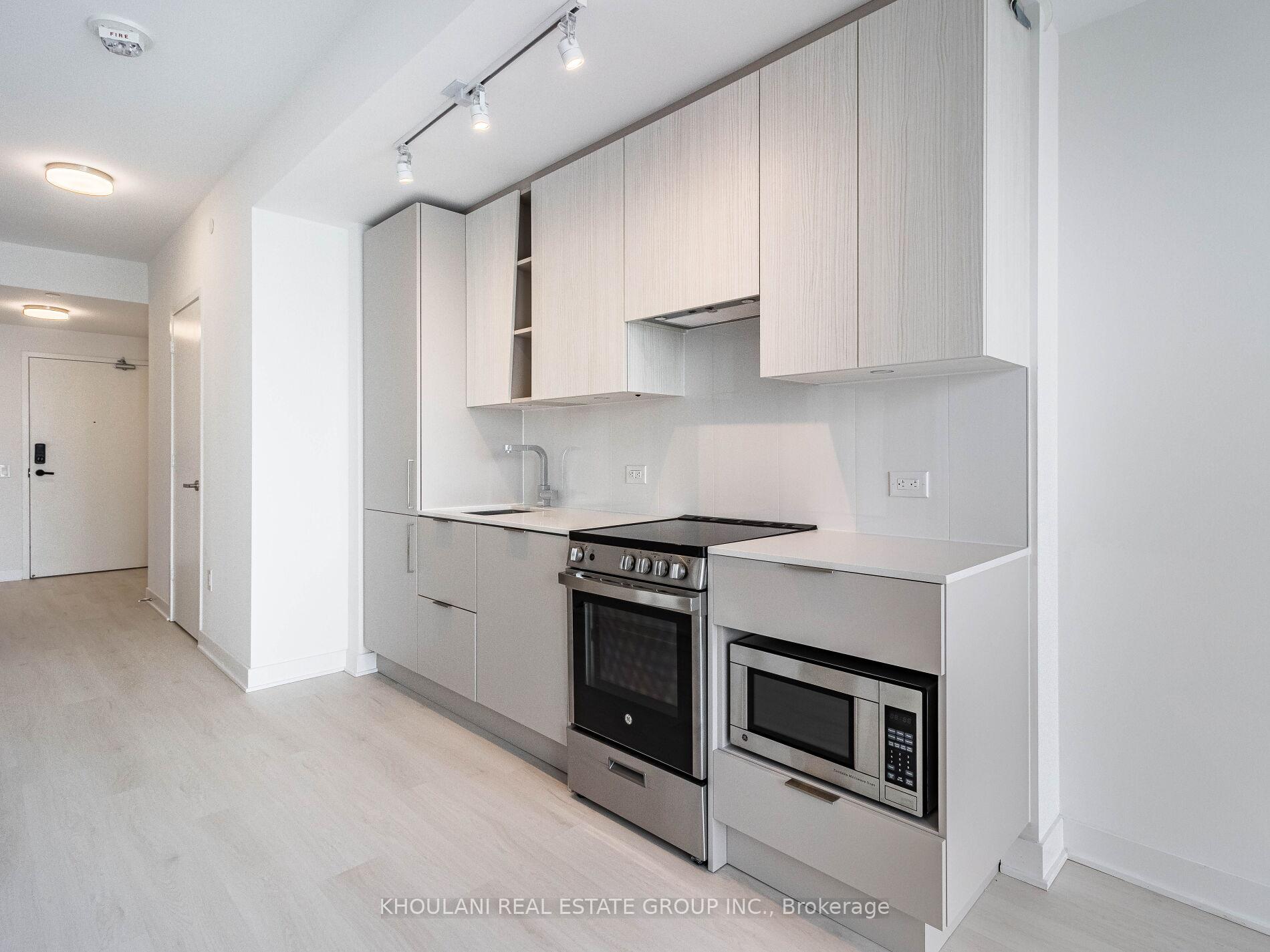 Photo 10 of Unit 2212, 3900 Confederation Parkway, Mississauga, City Centre — HOMEH