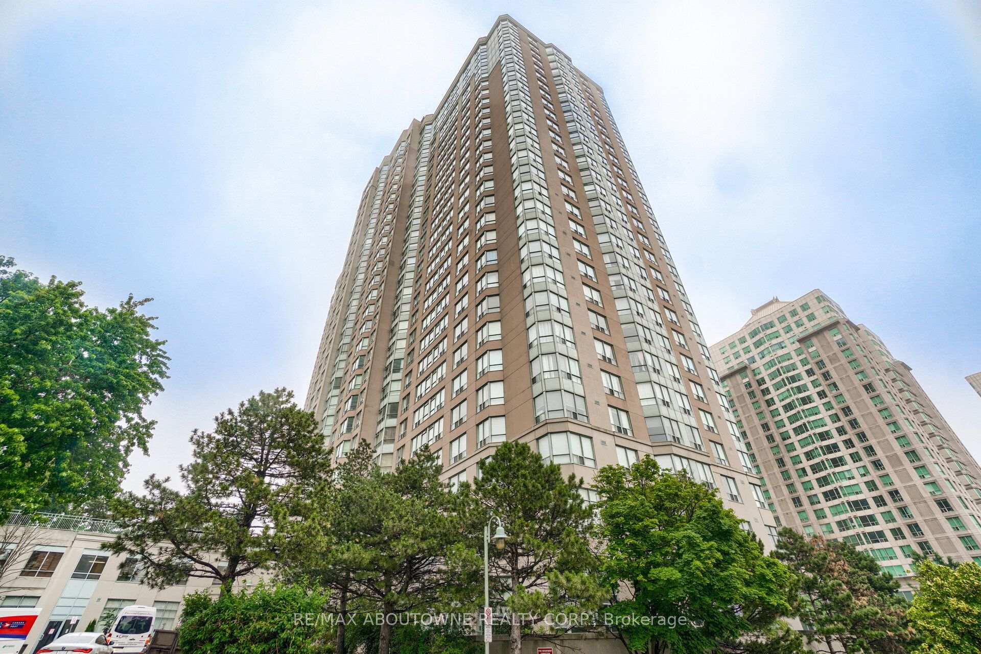 Photo 2 of Unit 705, 88 Corporate Drive, Scarborough, Woburn — HOMEH