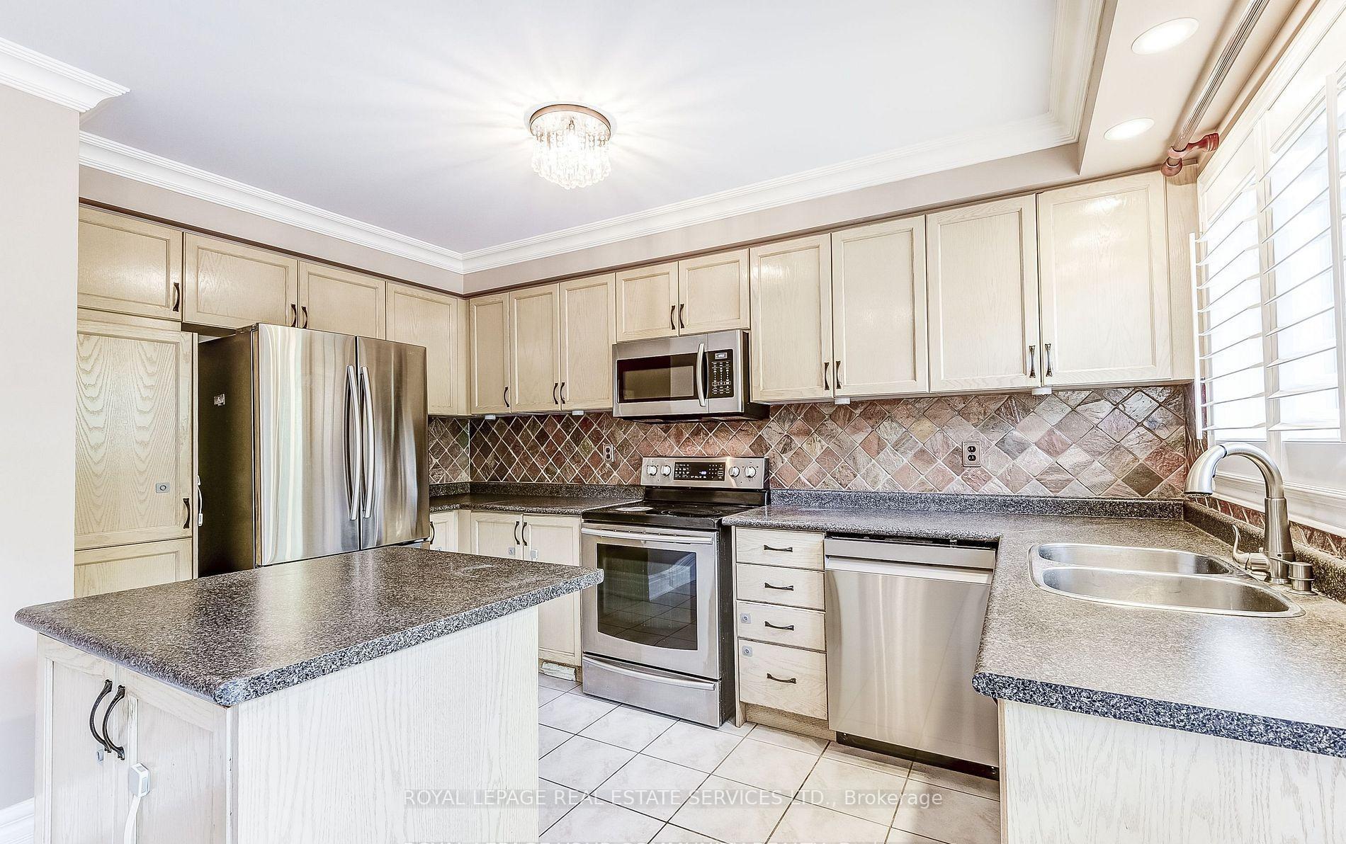 Photo 17 of 3285 McDowell Drive, Mississauga, Churchill Meadows — HOMEH