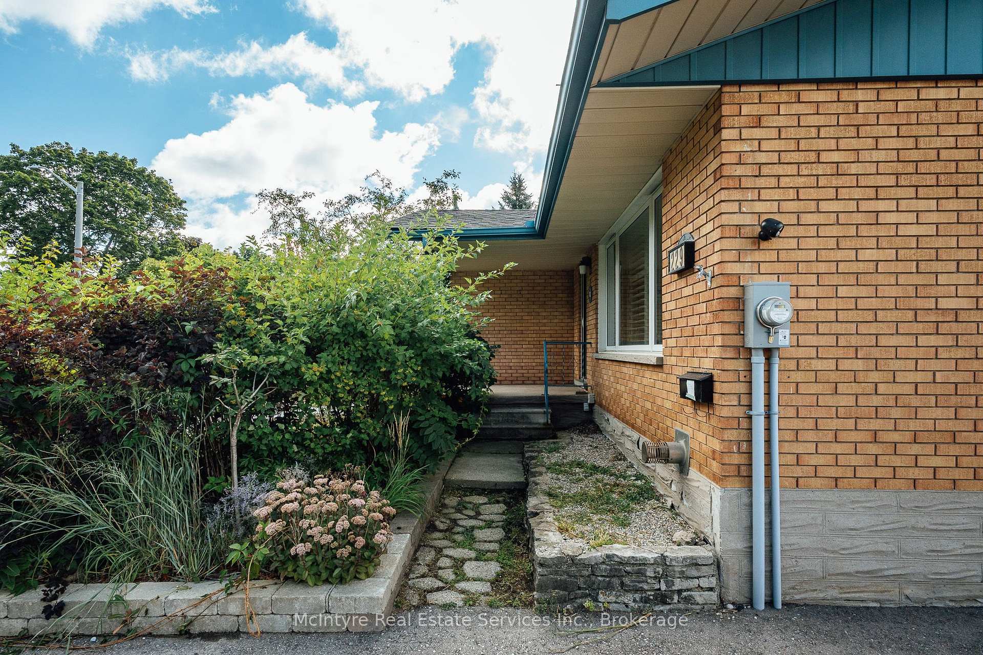 Photo 5 of 229 Winfield Avenue, Waterloo, Lincoln Village — HOMEH