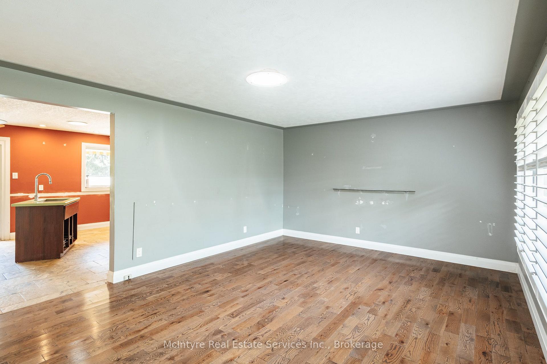 Photo 10 of 229 Winfield Avenue, Waterloo, Lincoln Village — HOMEH
