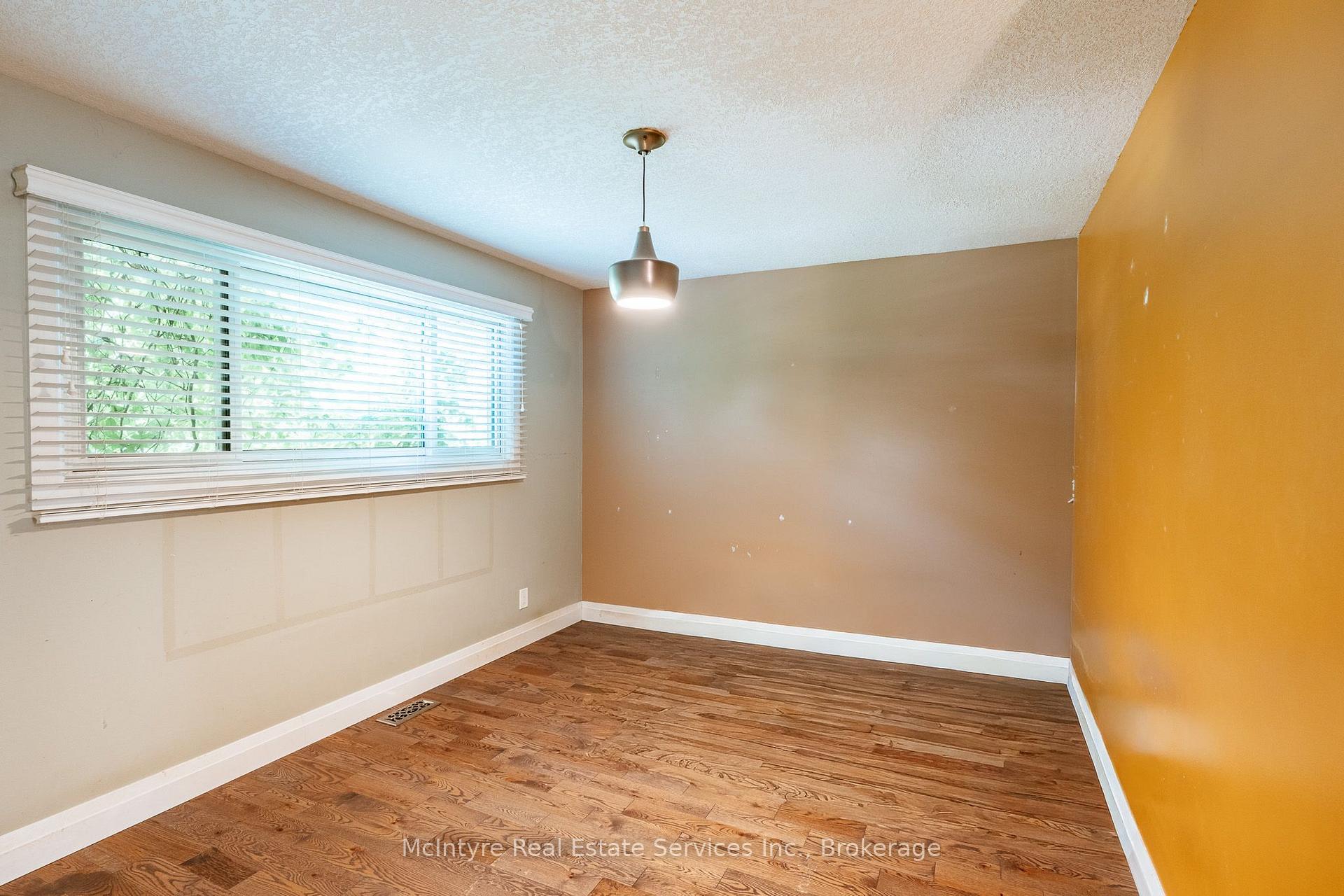 Photo 20 of 229 Winfield Avenue, Waterloo, Lincoln Village — HOMEH