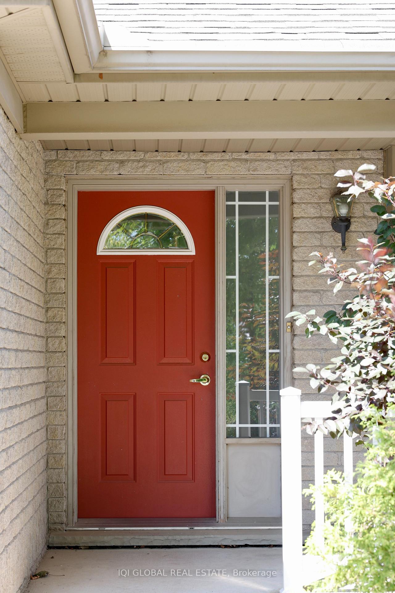 Photo 4 of 881 Blacksmith Street, London, North M — HOMEH
