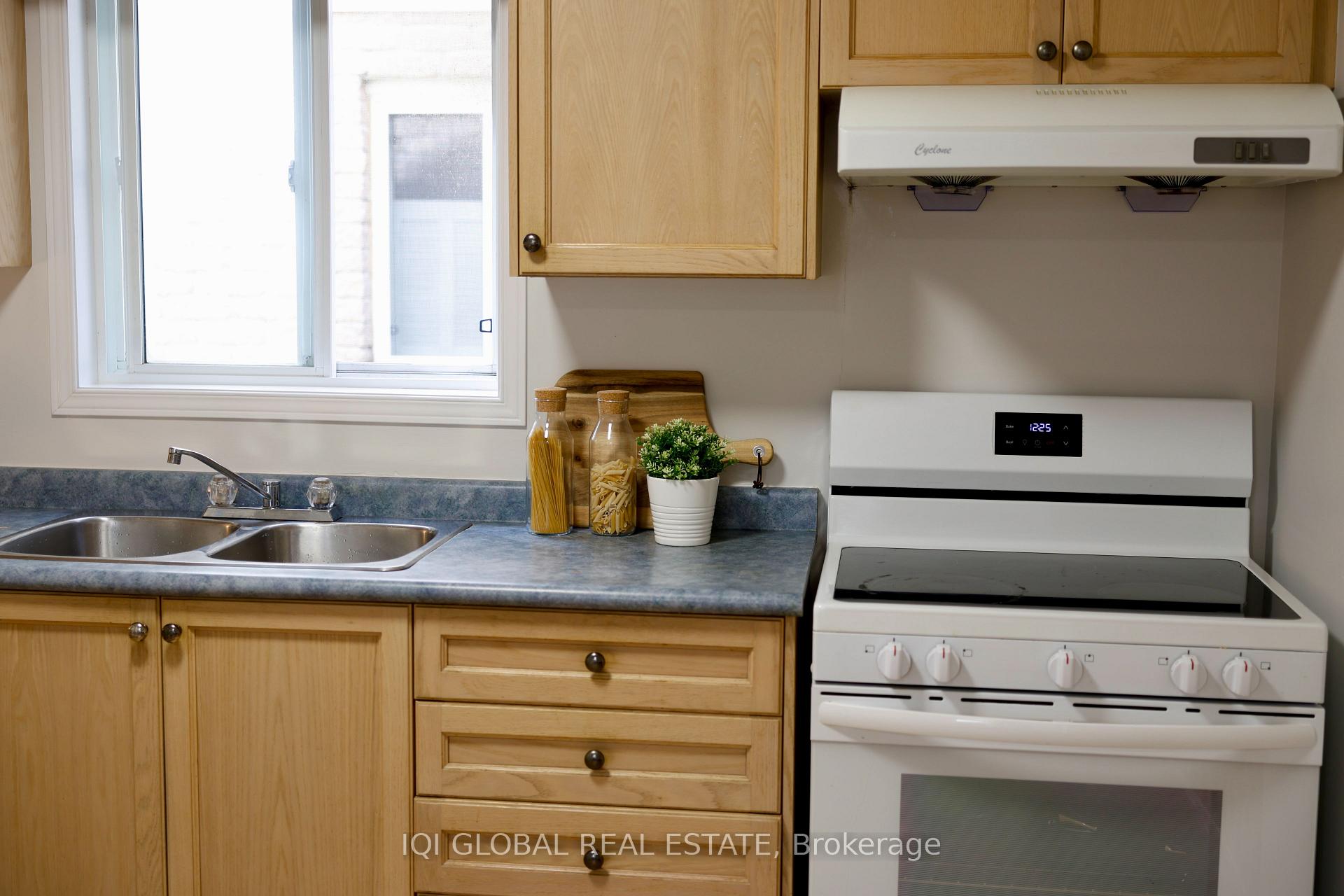 Photo 18 of 881 Blacksmith Street, London, North M — HOMEH