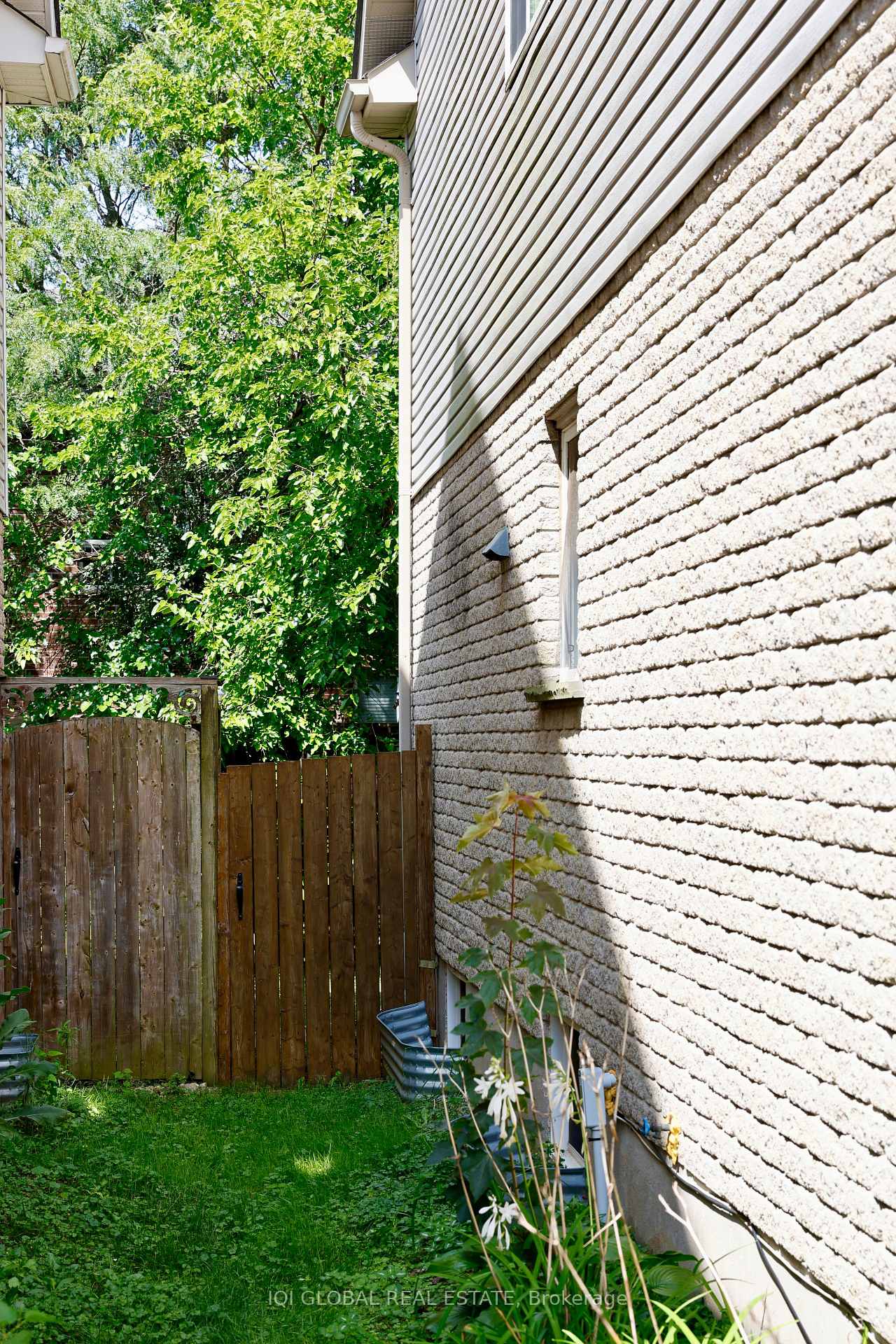 Photo 55 of 881 Blacksmith Street, London, North M — HOMEH