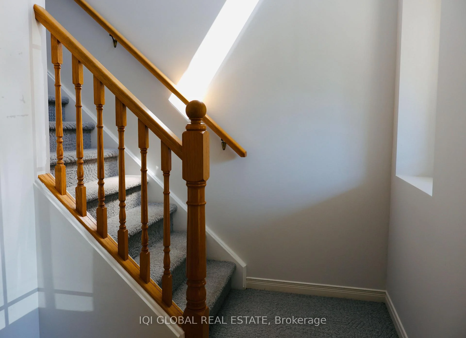 Photo 12 of 881 Blacksmith Street, London, North M — HOMEH