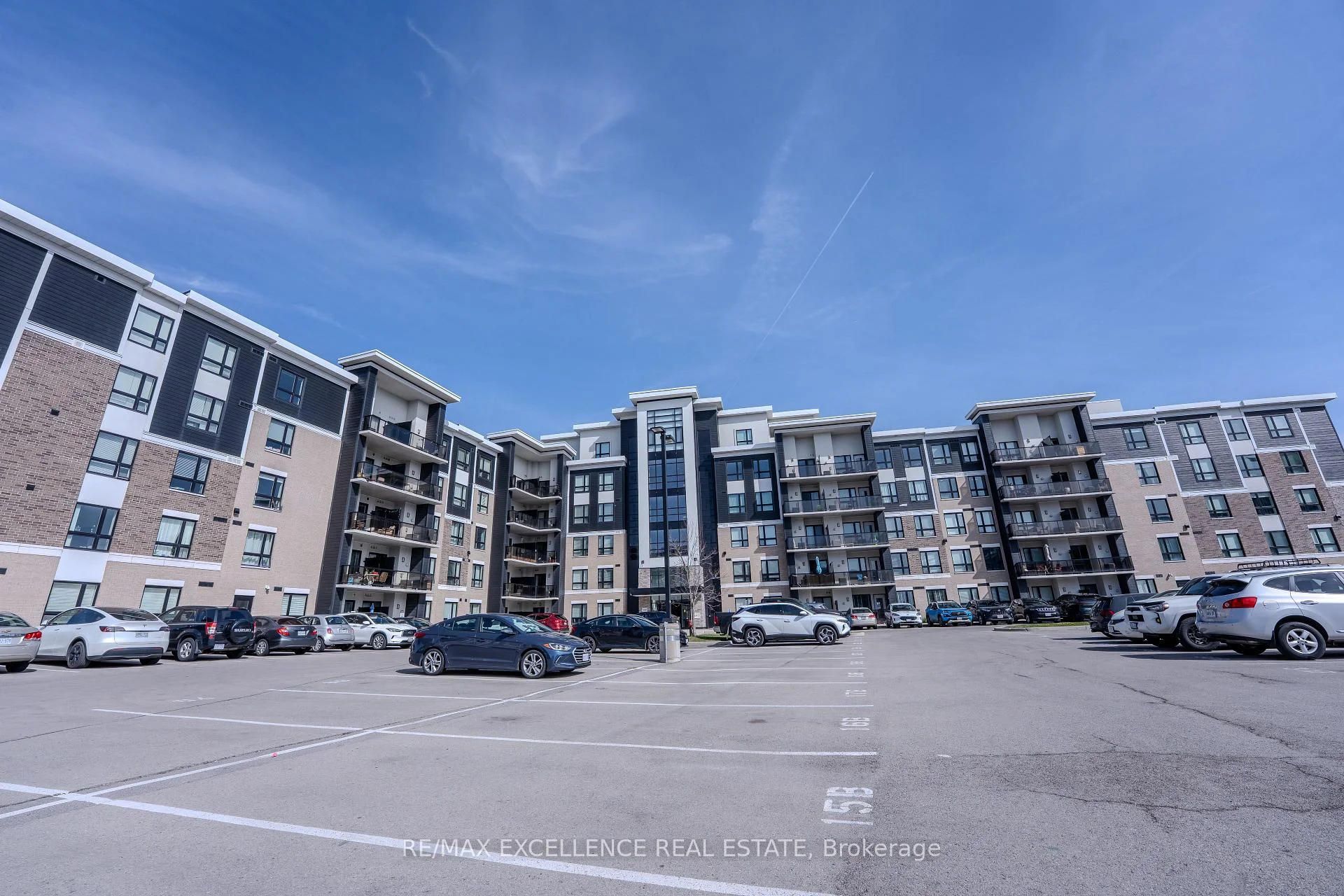 Photo of Unit 420, 640 Sauve Street