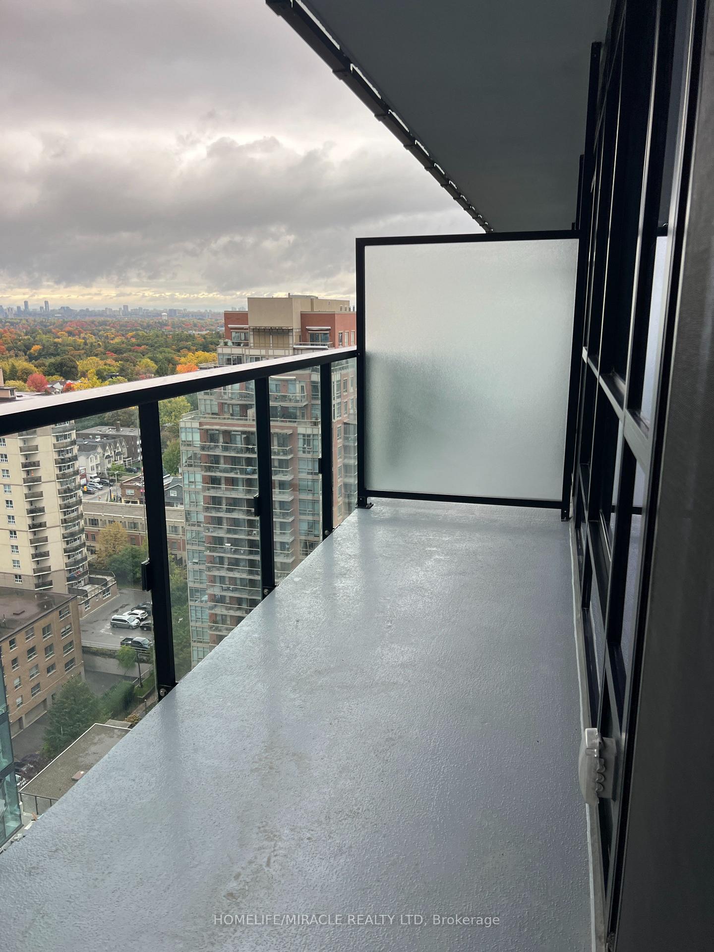 Photo 4 of Unit 1706, 110 Broadway Avenue, Toronto, Mount Pleasant West — HOMEH