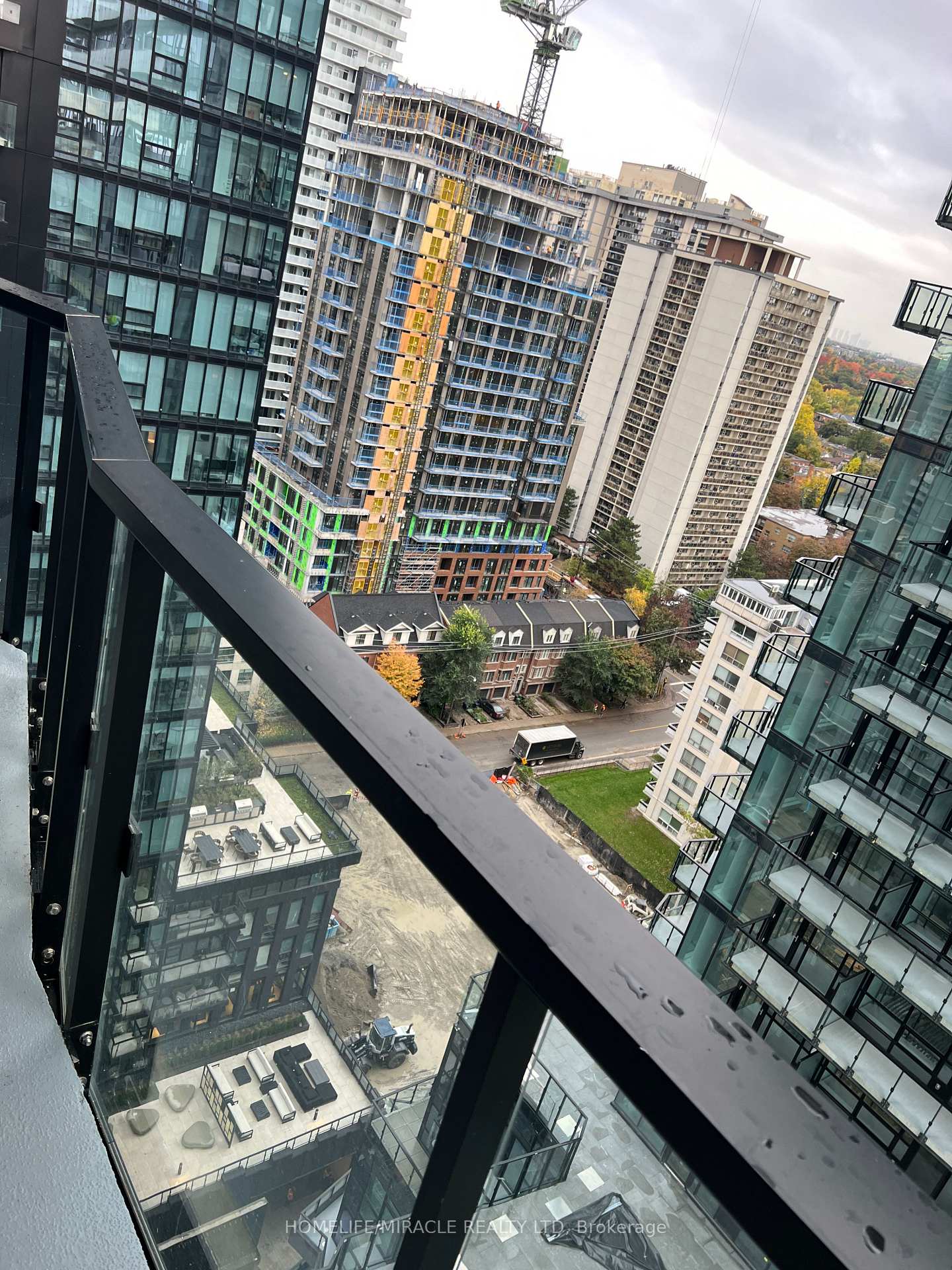 Photo 5 of Unit 1706, 110 Broadway Avenue, Toronto, Mount Pleasant West — HOMEH