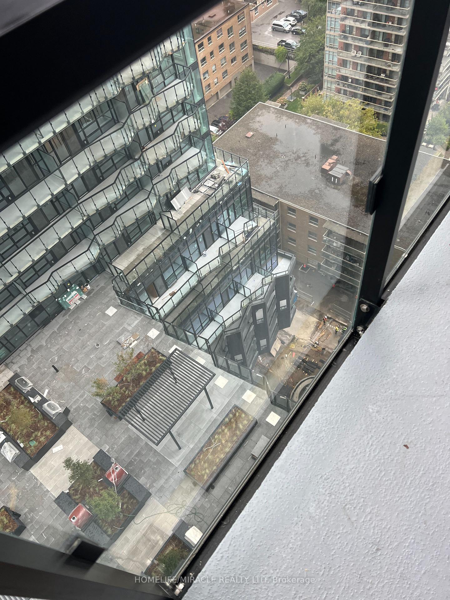 Photo 6 of Unit 1706, 110 Broadway Avenue, Toronto, Mount Pleasant West — HOMEH