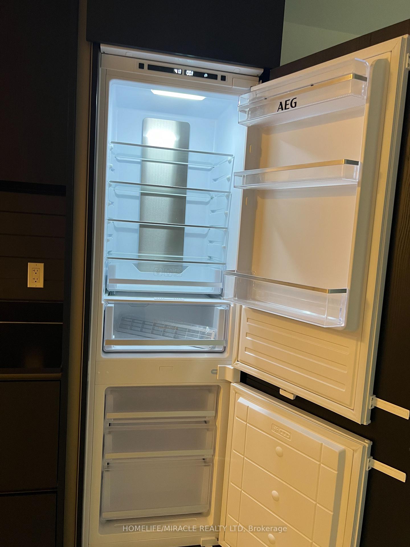 Photo 13 of Unit 1706, 110 Broadway Avenue, Toronto, Mount Pleasant West — HOMEH