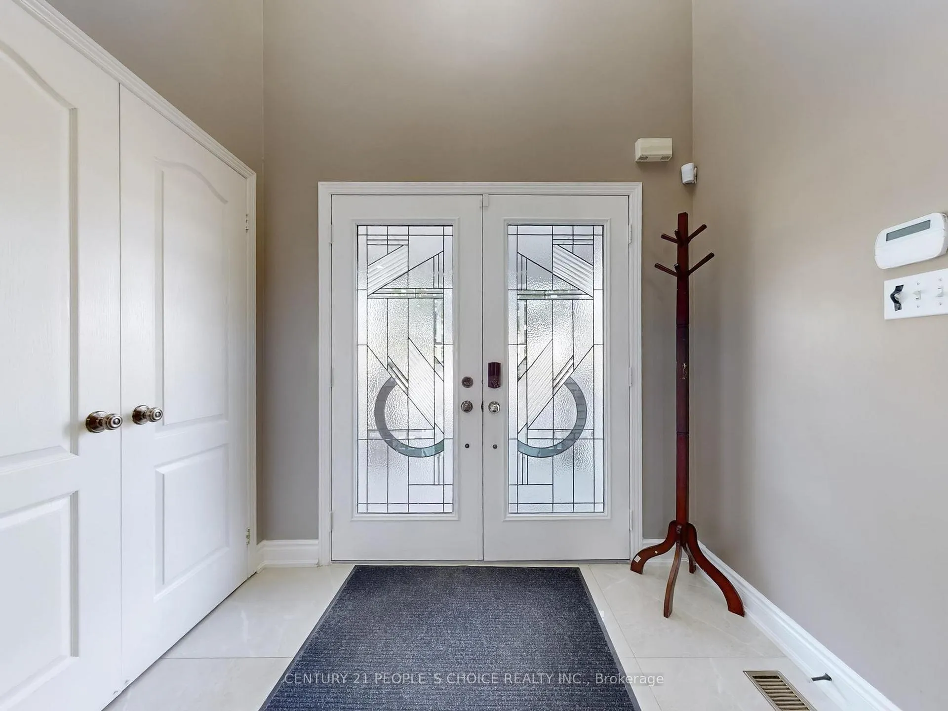Photo 3 of 230 Edenbrook Hill Drive, Brampton, Fletcher's Meadow — HOMEH