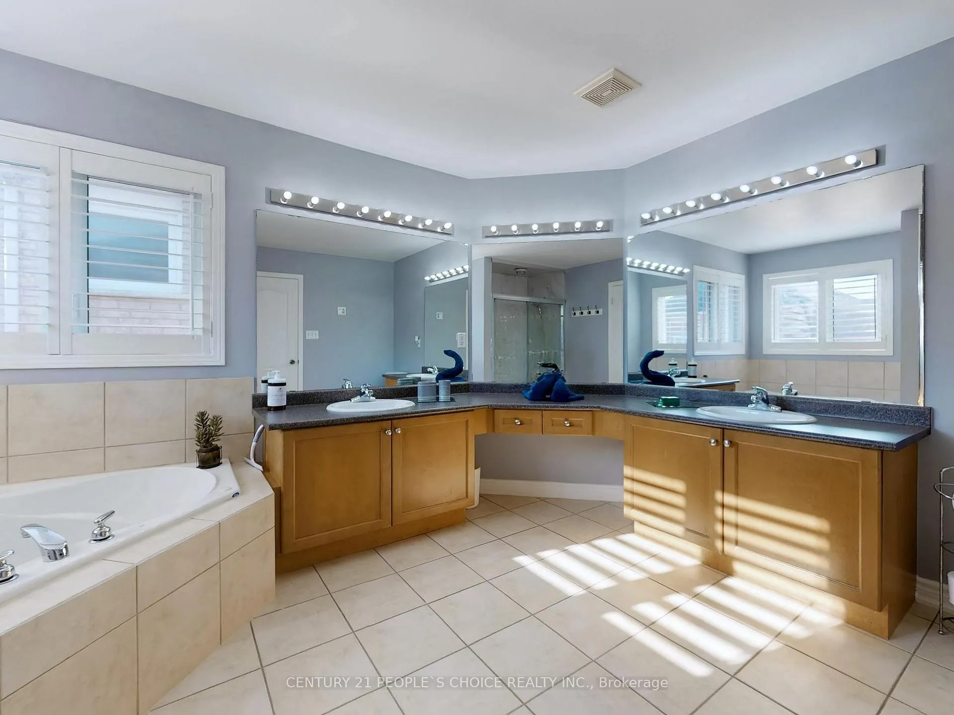 Photo 36 of 230 Edenbrook Hill Drive, Brampton, Fletcher's Meadow — HOMEH