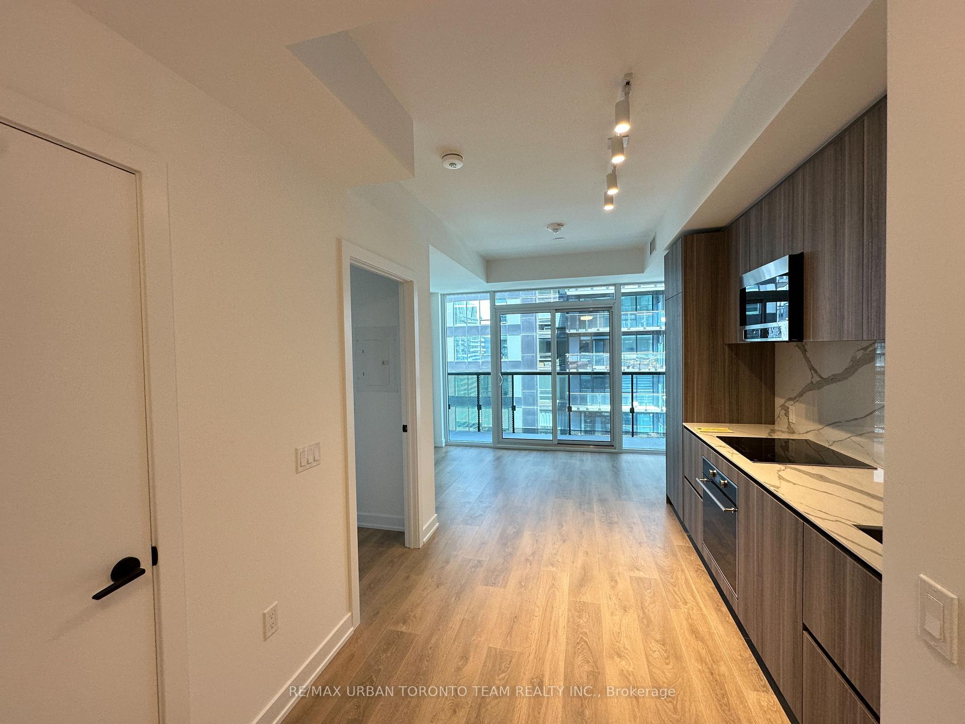Photo 2 of Unit 3206, 127 Broadway Avenue, Toronto, Mount Pleasant West — HOMEH