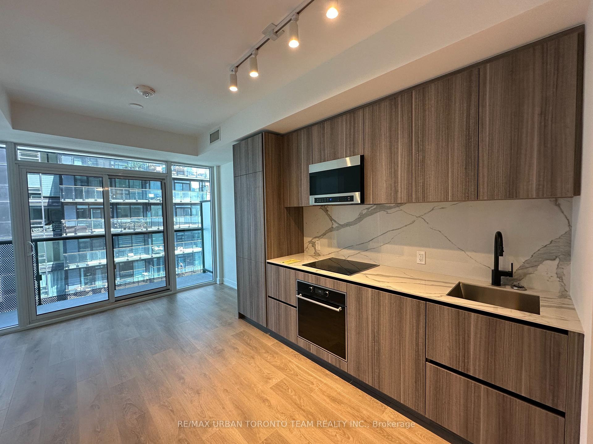 Photo 3 of Unit 3206, 127 Broadway Avenue, Toronto, Mount Pleasant West — HOMEH