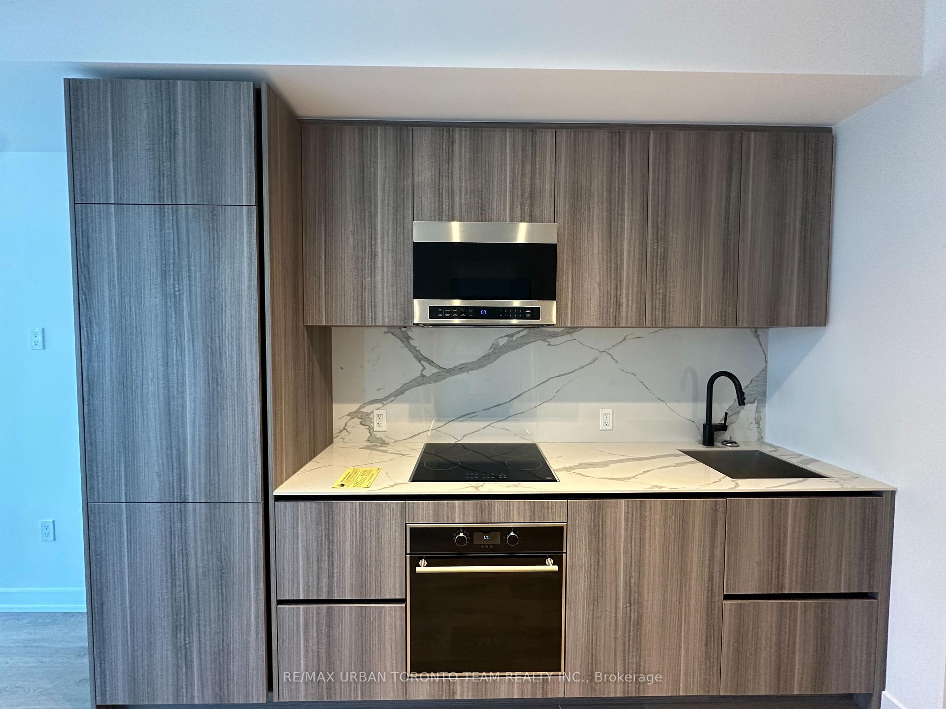 Photo 4 of Unit 3206, 127 Broadway Avenue, Toronto, Mount Pleasant West — HOMEH
