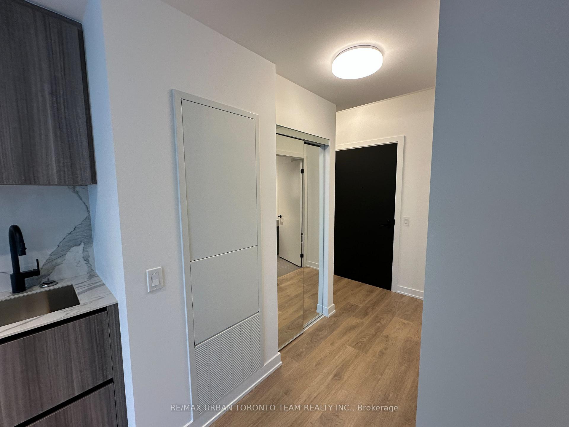 Photo 8 of Unit 3206, 127 Broadway Avenue, Toronto, Mount Pleasant West — HOMEH