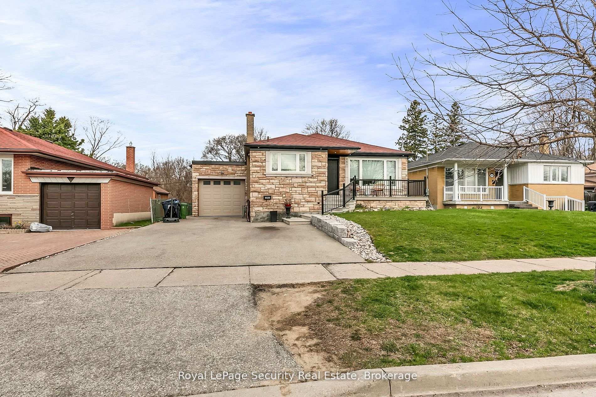 Photo 2 of 251 Thistle Down Boulevard, Etobicoke, Thistletown-Beaumonde Heights — HOMEH