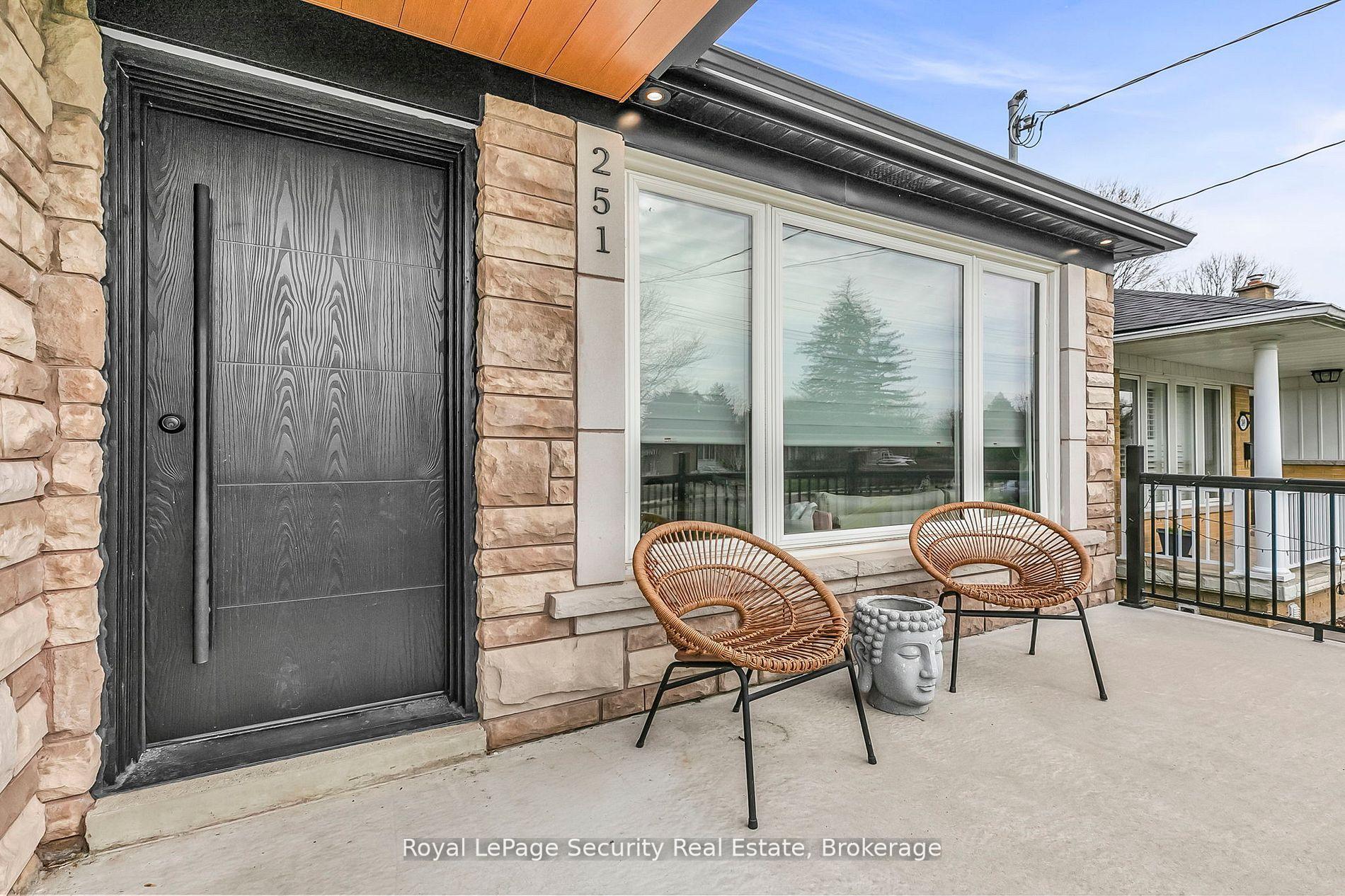 Photo 4 of 251 Thistle Down Boulevard, Etobicoke, Thistletown-Beaumonde Heights — HOMEH