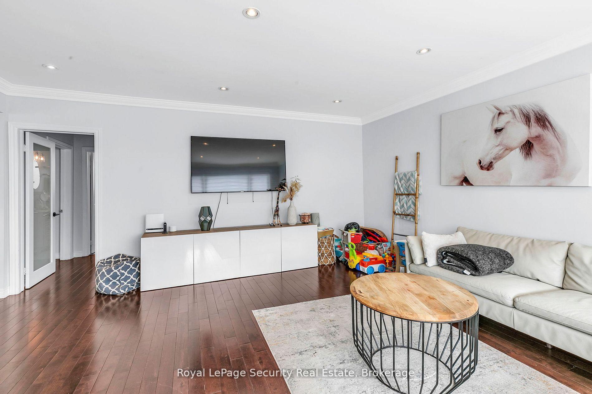 Photo 7 of 251 Thistle Down Boulevard, Etobicoke, Thistletown-Beaumonde Heights — HOMEH