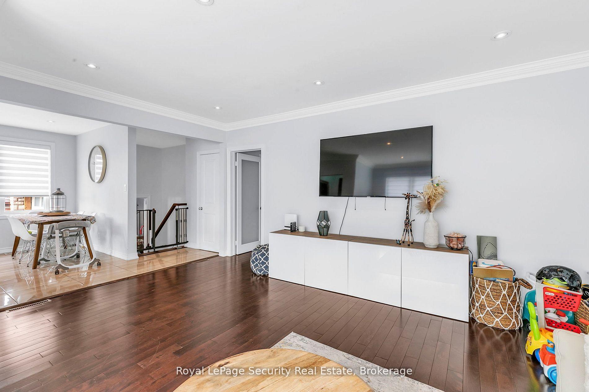 Photo 8 of 251 Thistle Down Boulevard, Etobicoke, Thistletown-Beaumonde Heights — HOMEH
