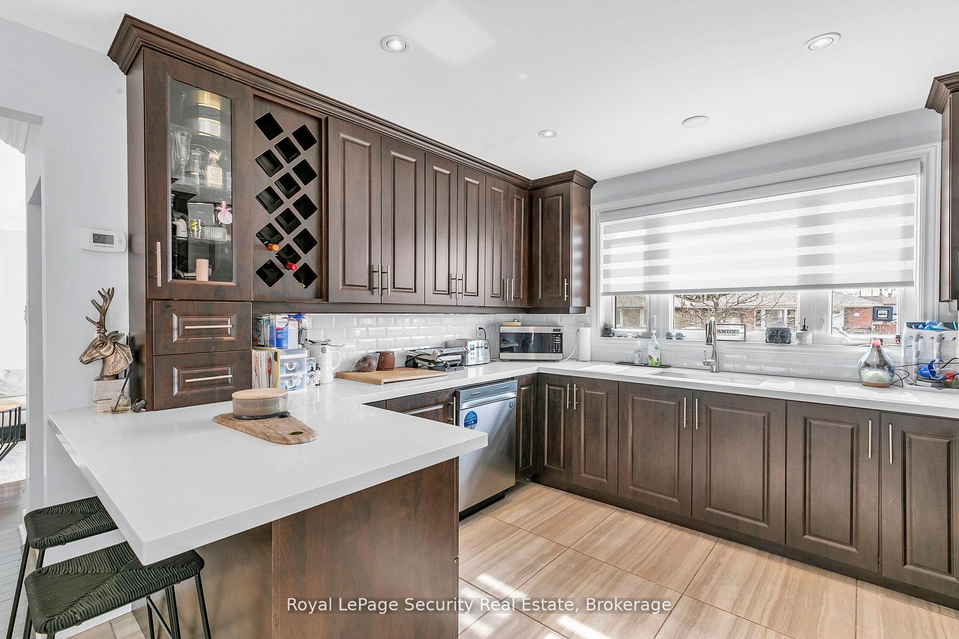 Photo 11 of 251 Thistle Down Boulevard, Etobicoke, Thistletown-Beaumonde Heights — HOMEH