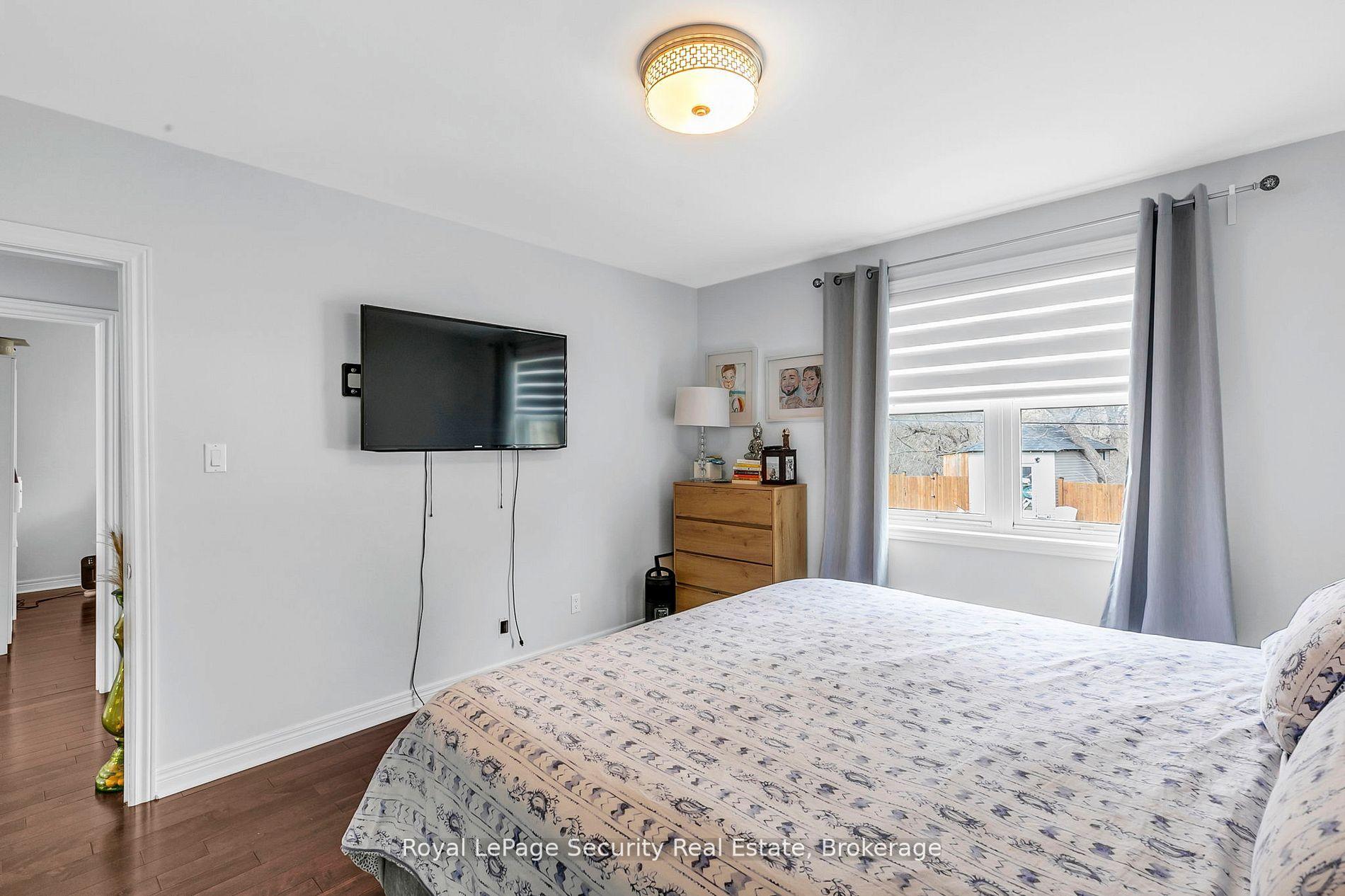 Photo 15 of 251 Thistle Down Boulevard, Etobicoke, Thistletown-Beaumonde Heights — HOMEH