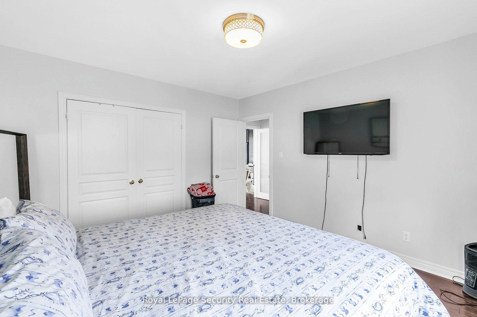 Photo 17 of 251 Thistle Down Boulevard, Etobicoke, Thistletown-Beaumonde Heights — HOMEH