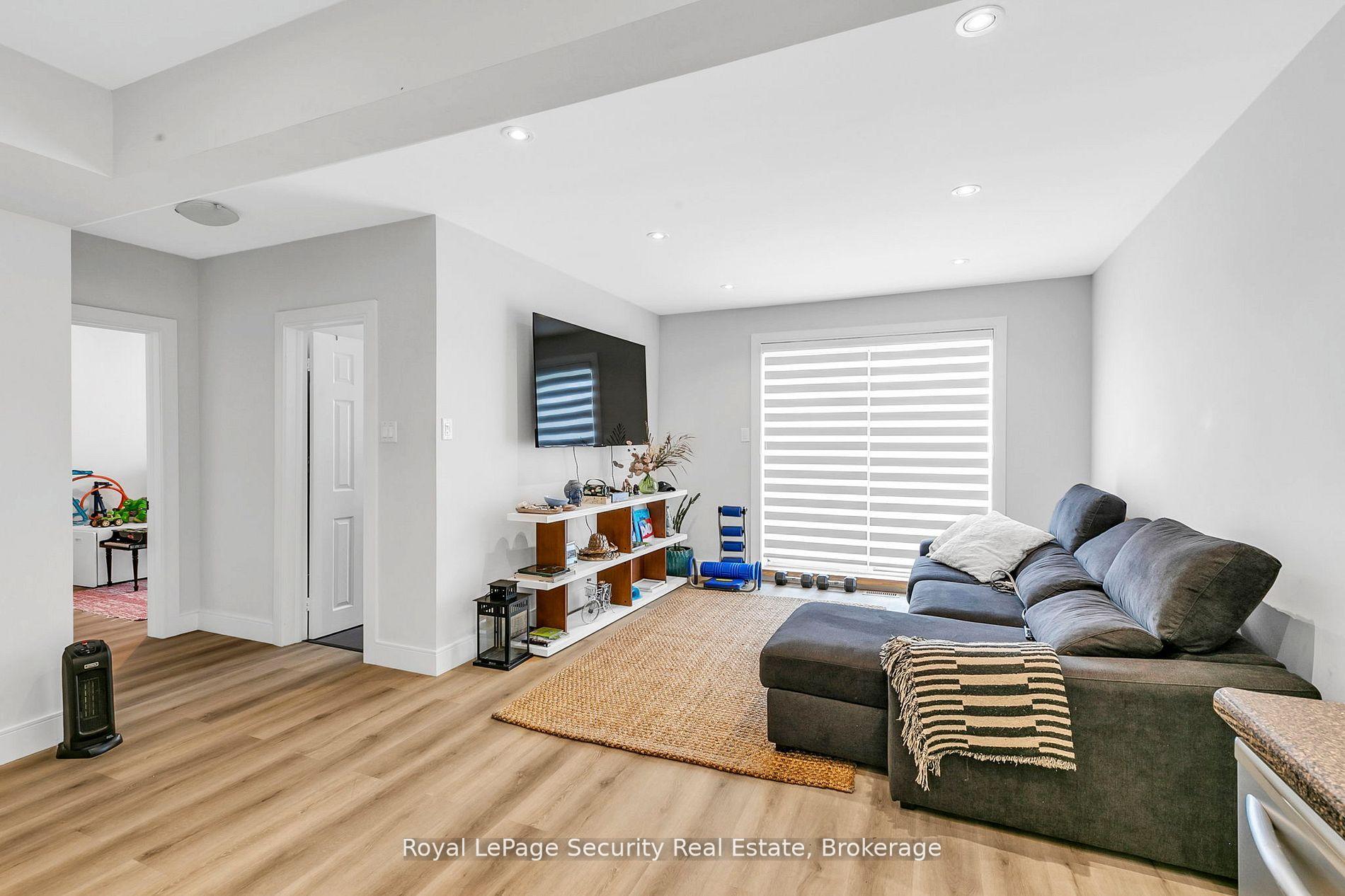 Photo 19 of 251 Thistle Down Boulevard, Etobicoke, Thistletown-Beaumonde Heights — HOMEH