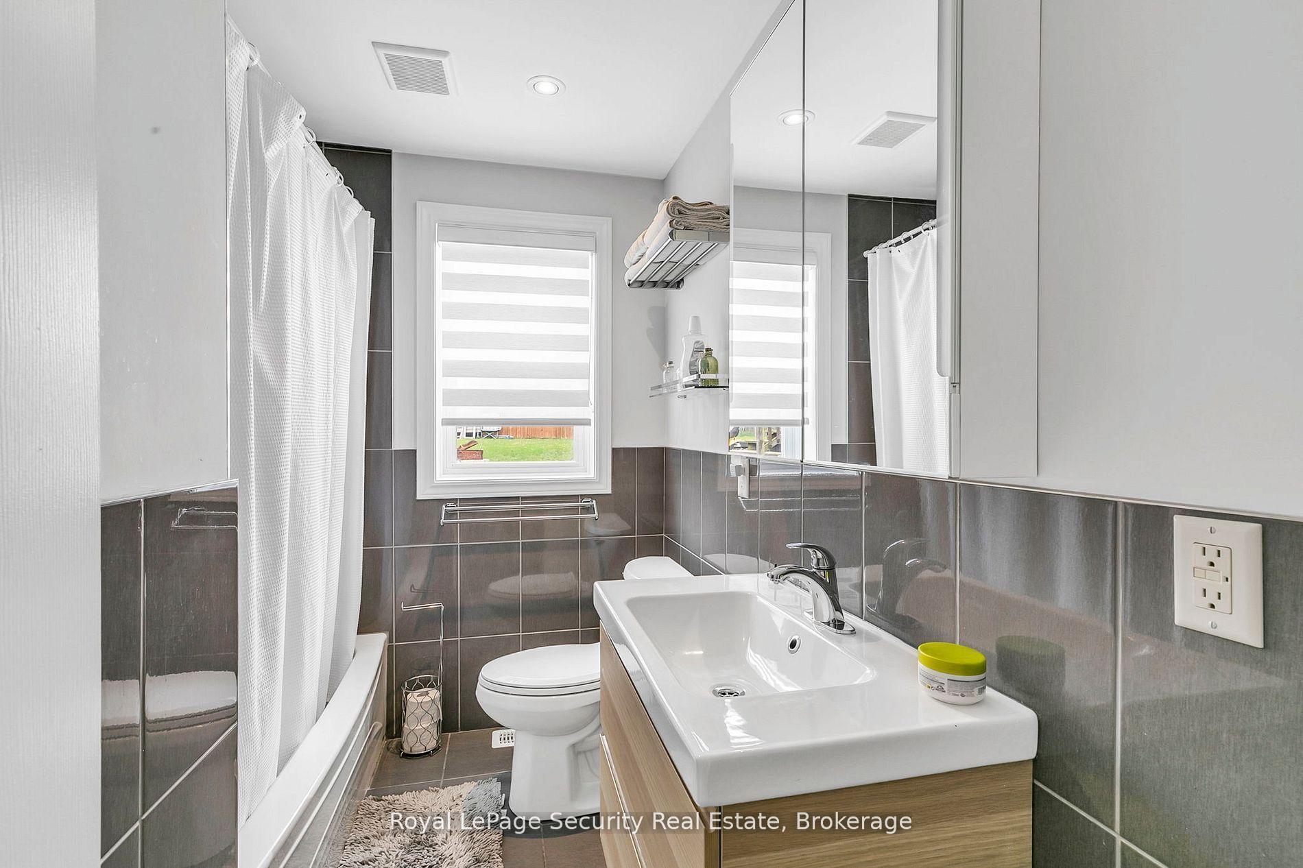 Photo 22 of 251 Thistle Down Boulevard, Etobicoke, Thistletown-Beaumonde Heights — HOMEH