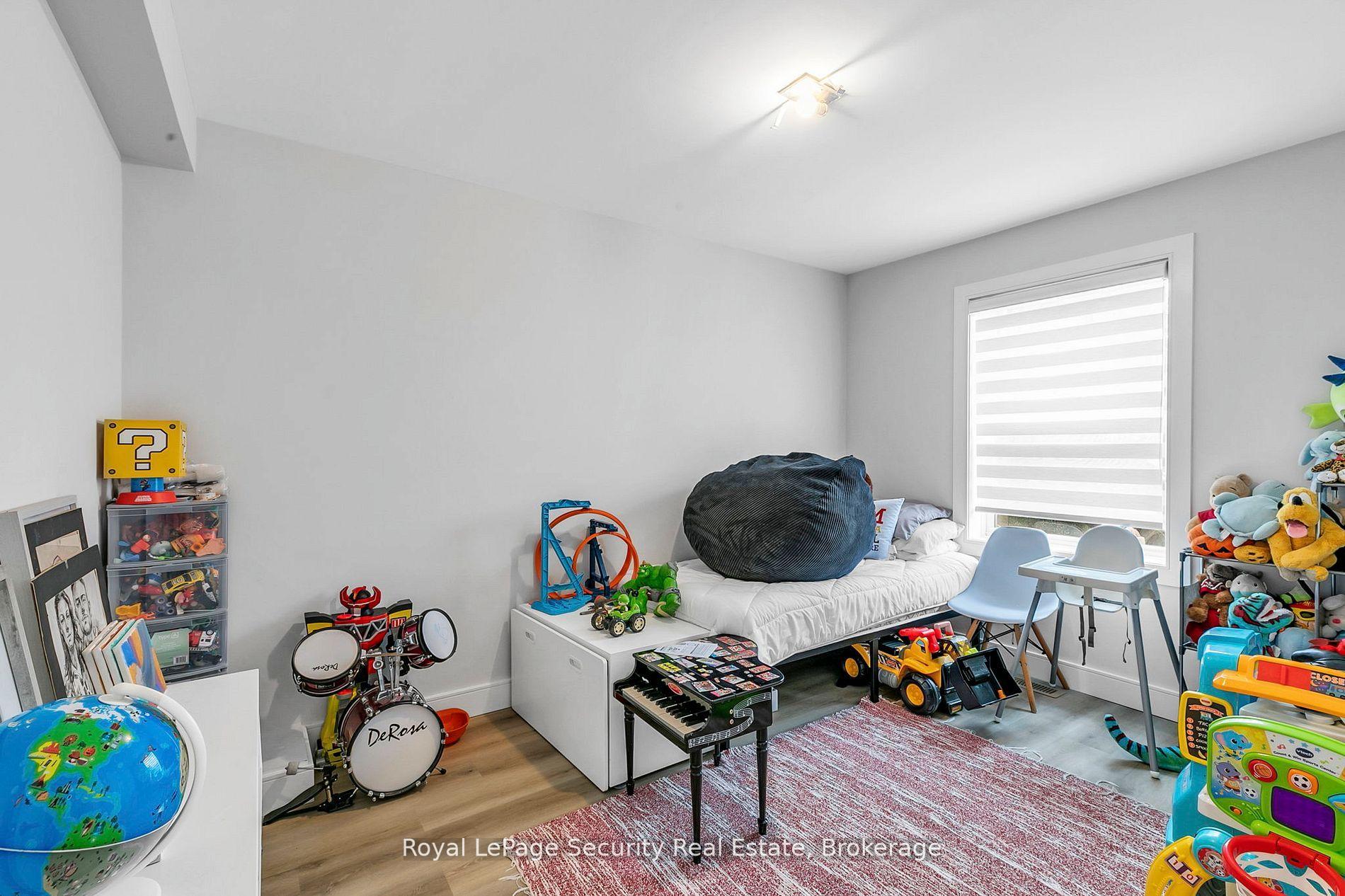 Photo 32 of 251 Thistle Down Boulevard, Etobicoke, Thistletown-Beaumonde Heights — HOMEH