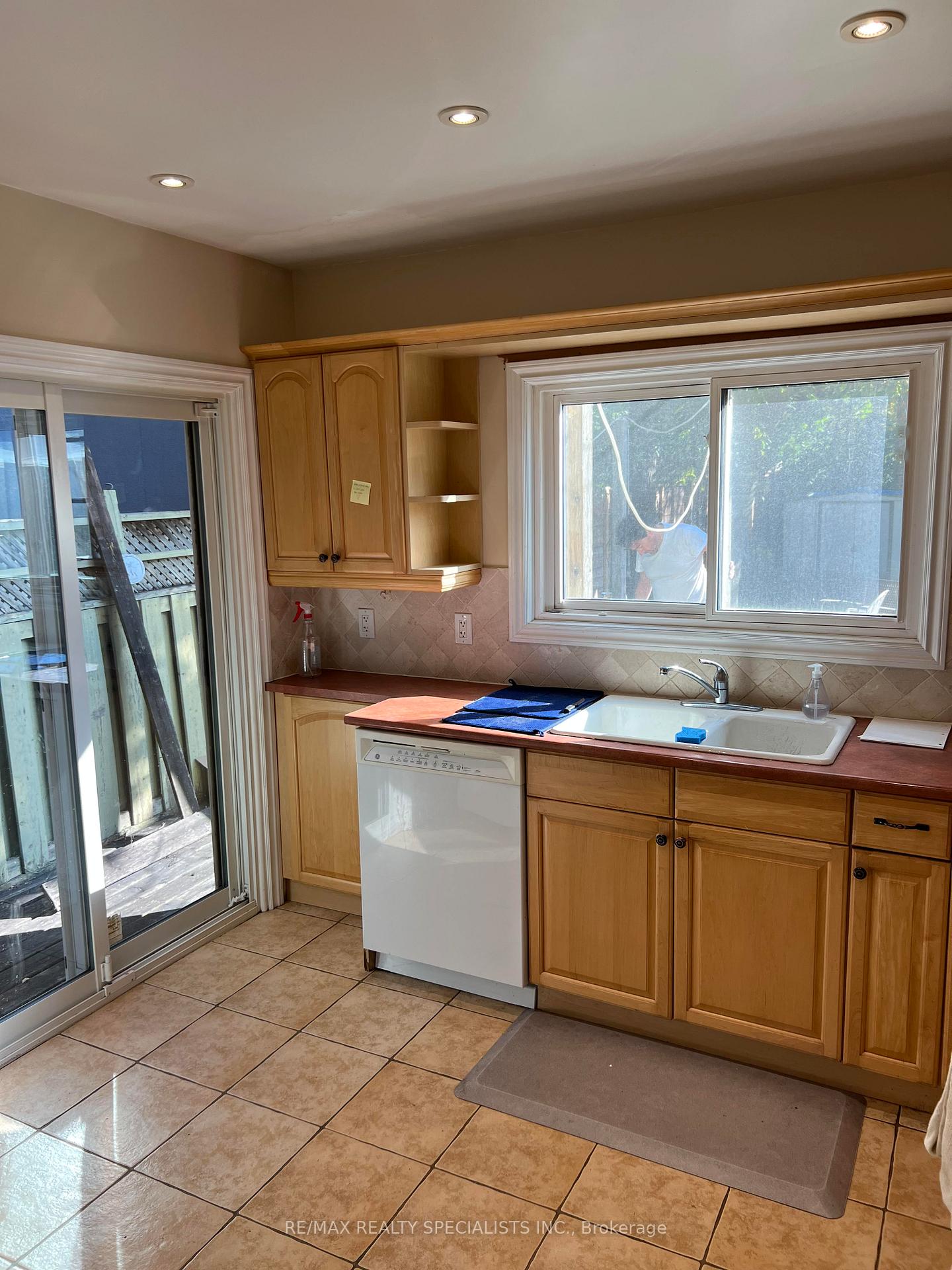 Photo 2 of 121 Maplewood Avenue, Toronto, Humewood-Cedarvale — HOMEH