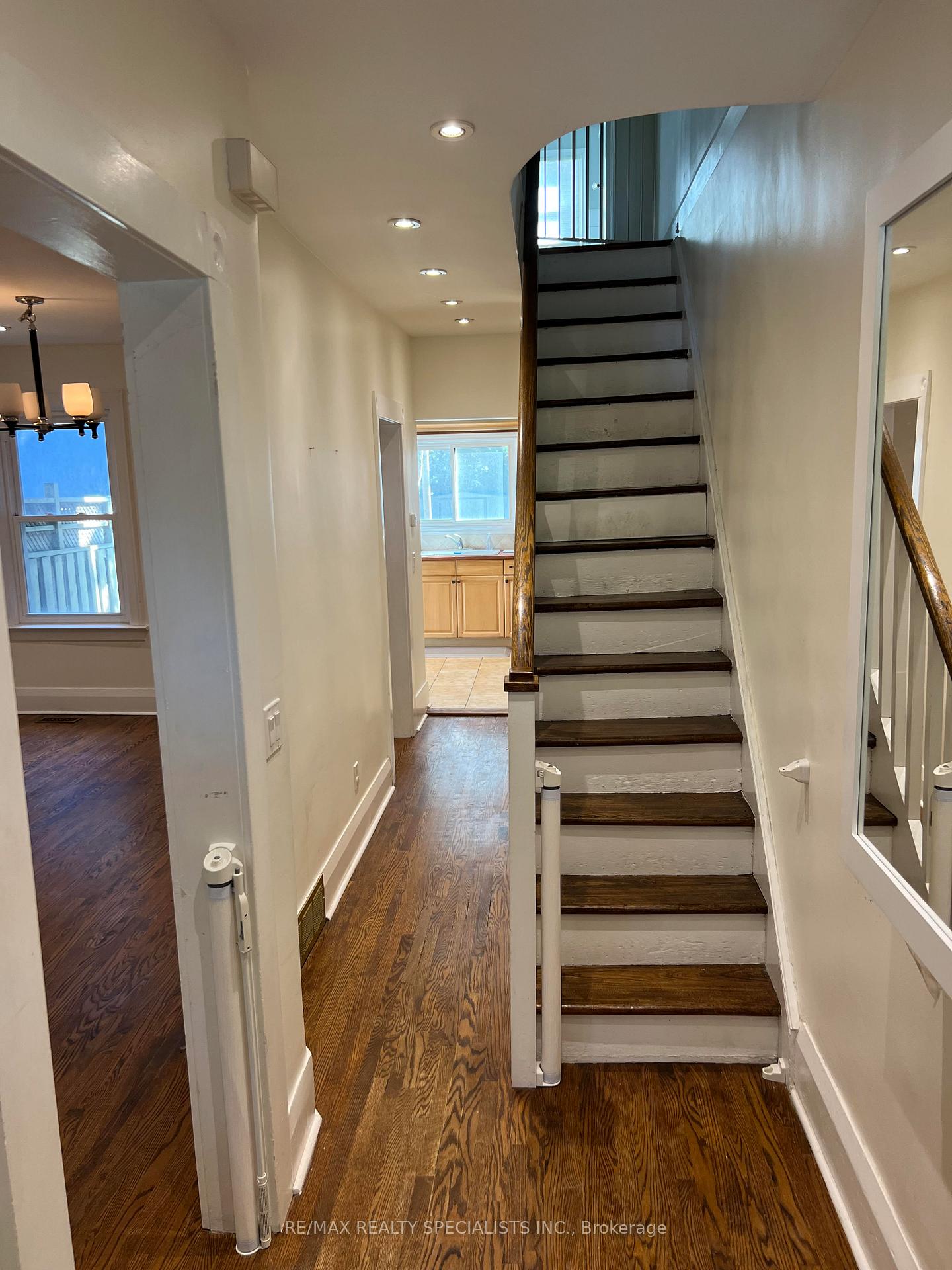 Photo 3 of 121 Maplewood Avenue, Toronto, Humewood-Cedarvale — HOMEH