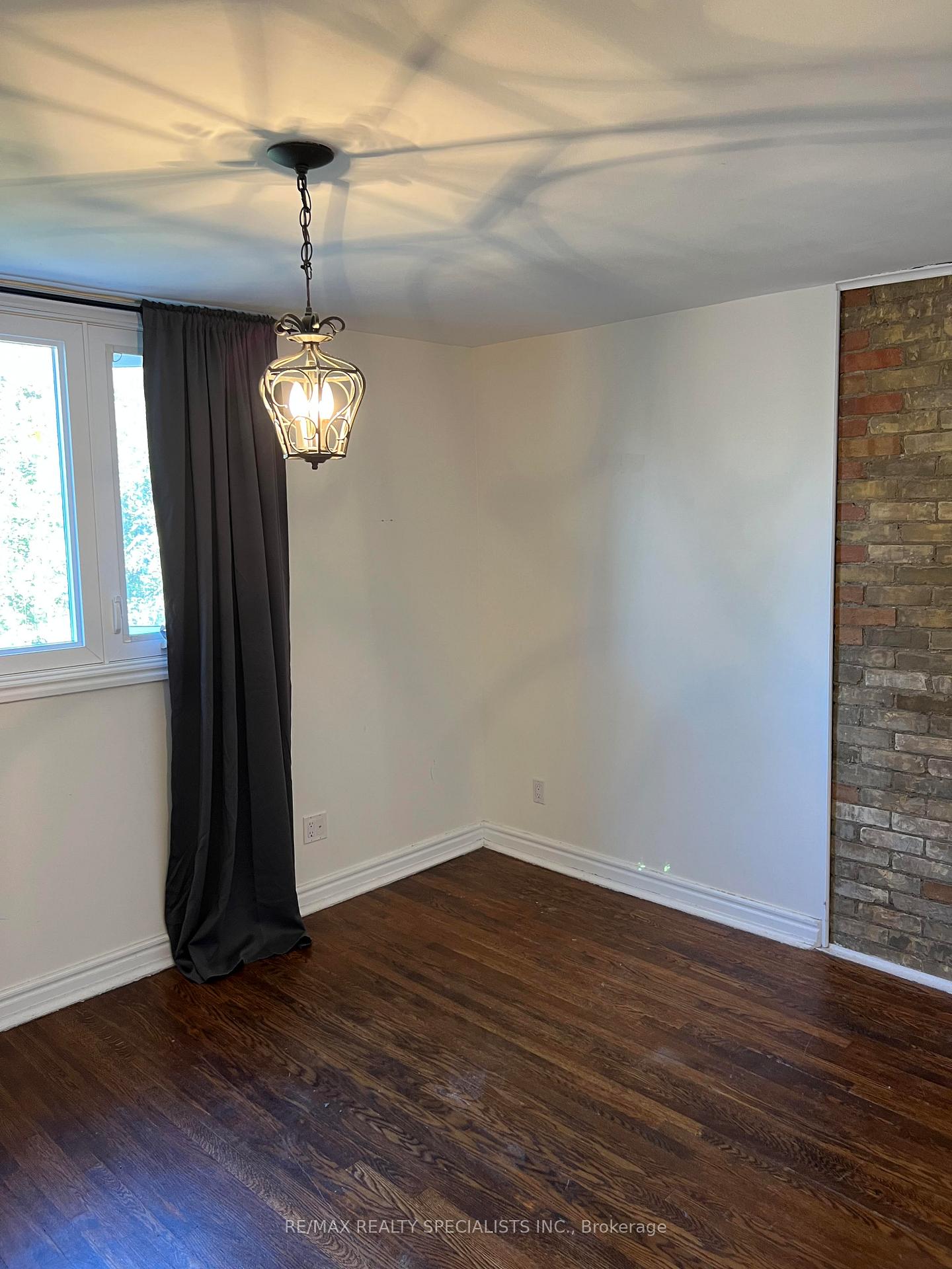 Photo 6 of 121 Maplewood Avenue, Toronto, Humewood-Cedarvale — HOMEH