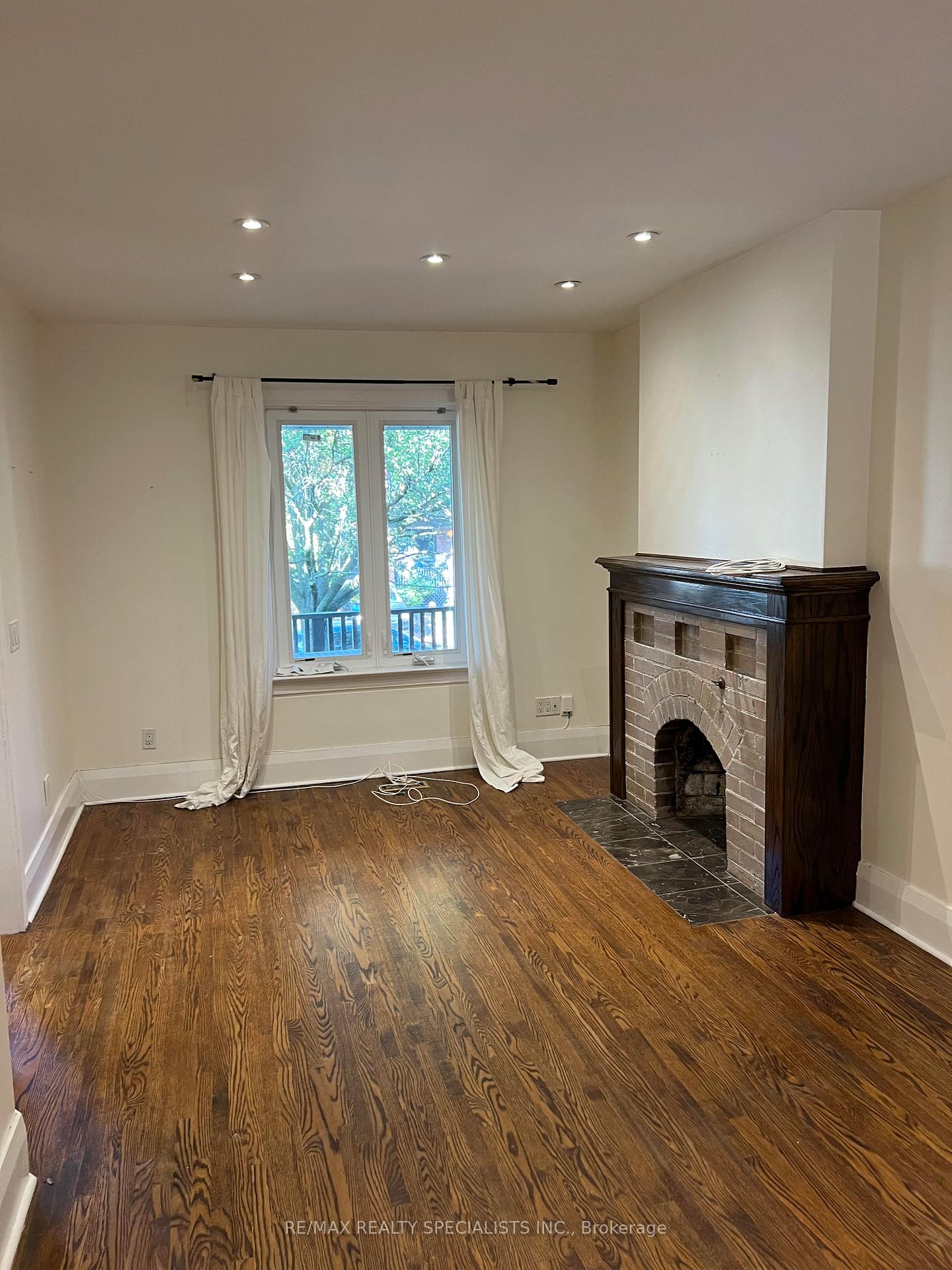 Photo 9 of 121 Maplewood Avenue, Toronto, Humewood-Cedarvale — HOMEH
