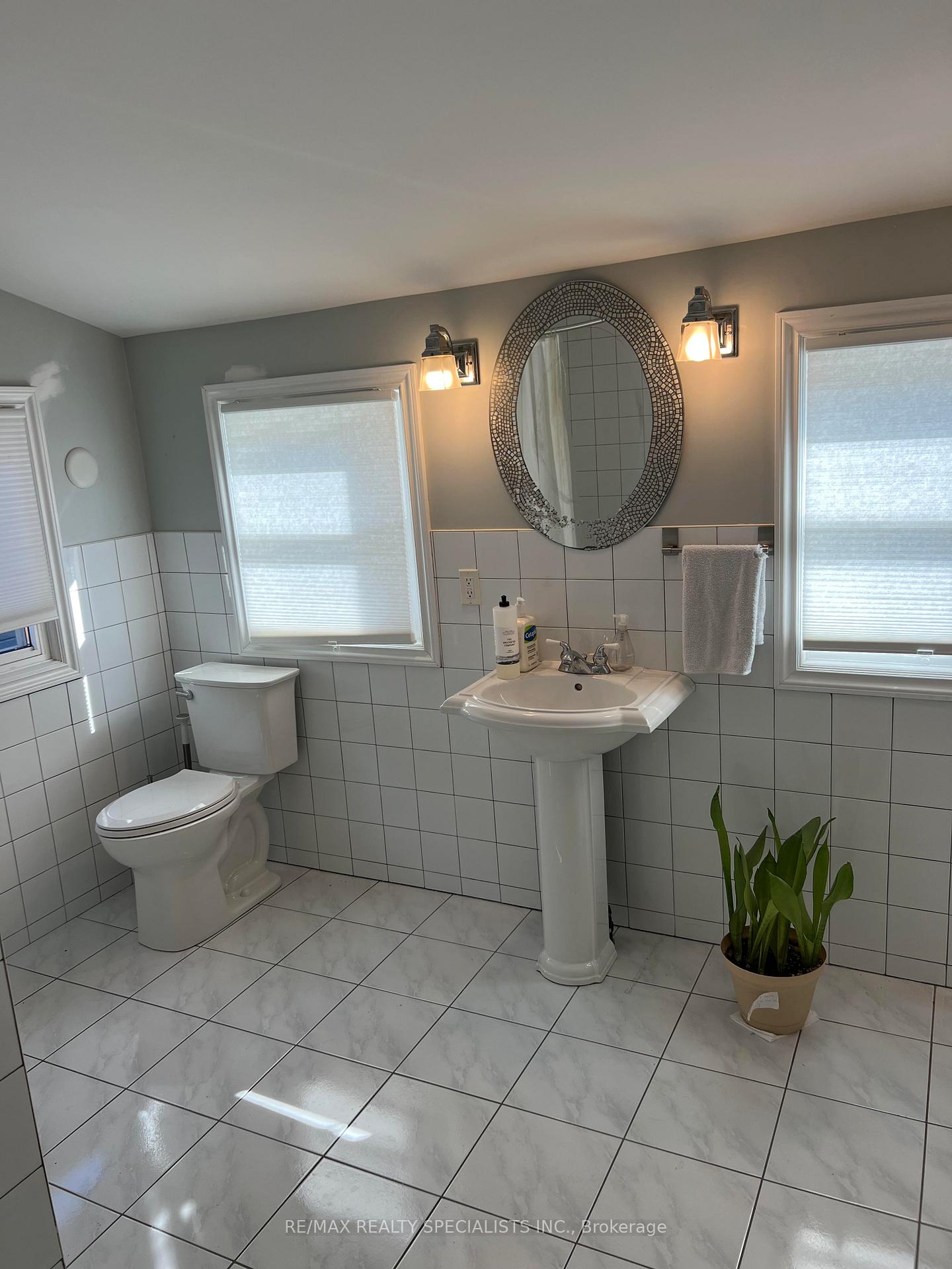 Photo 11 of 121 Maplewood Avenue, Toronto, Humewood-Cedarvale — HOMEH