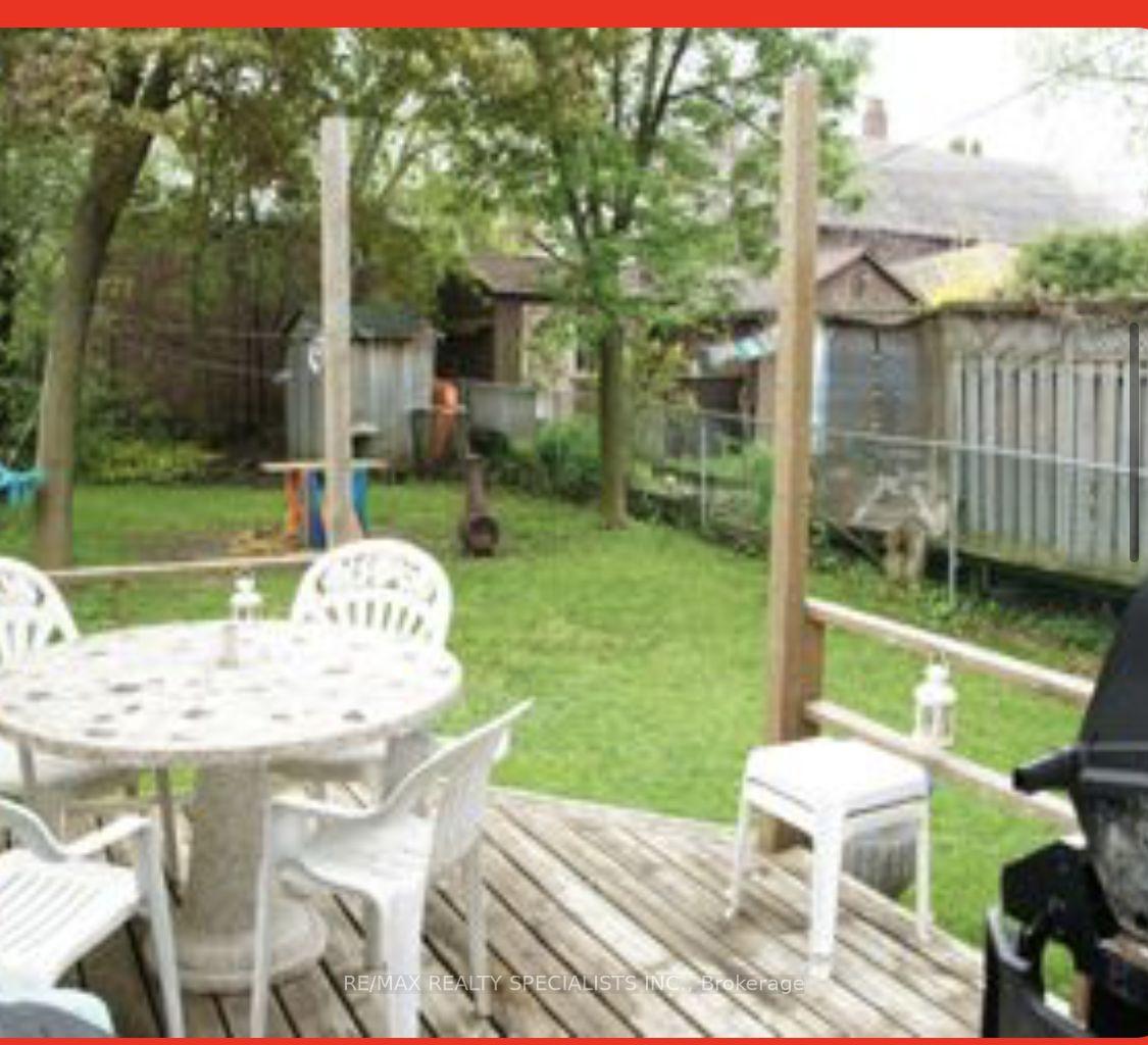 Photo 12 of 121 Maplewood Avenue, Toronto, Humewood-Cedarvale — HOMEH