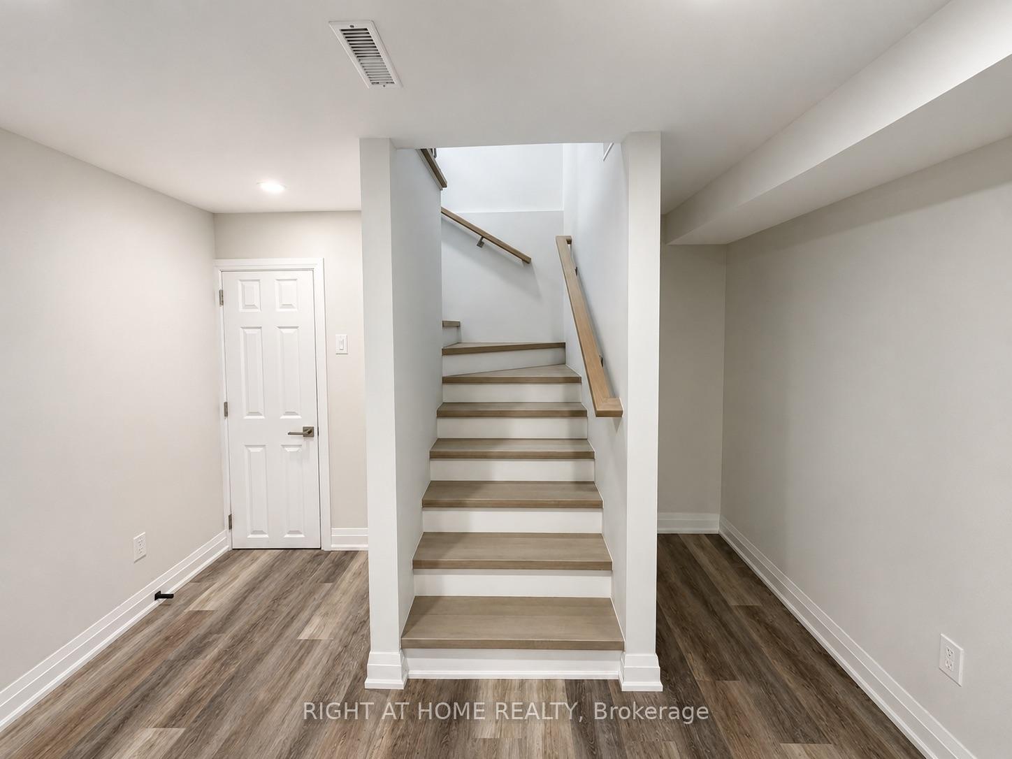 Photo 3 of 78 Julia Street, Markham, Thornhill — HOMEH