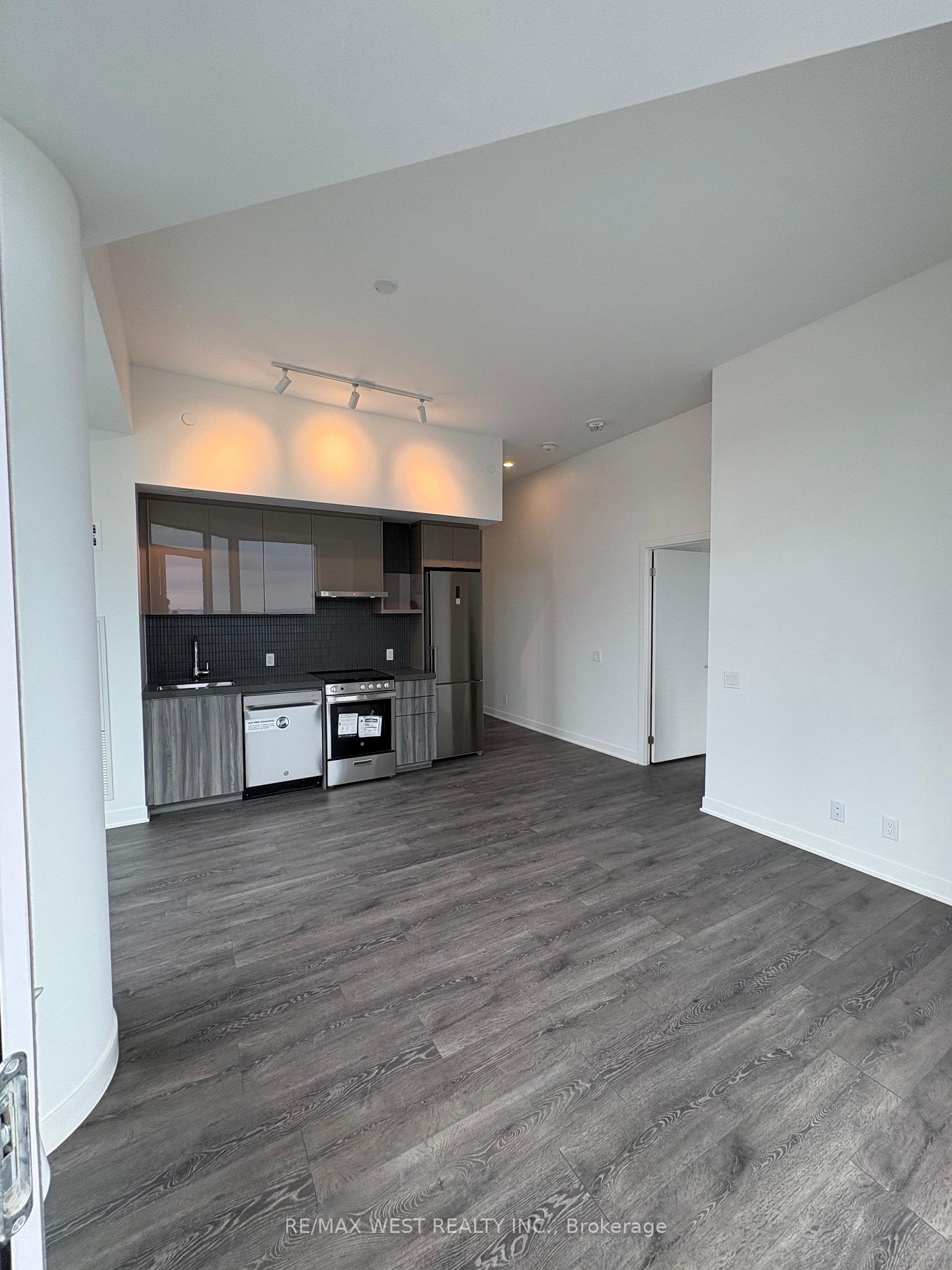 Photo 4 of Unit 2218, 6 Flavelle Trail, Vaughan, Steeles West Industrial — HOMEH