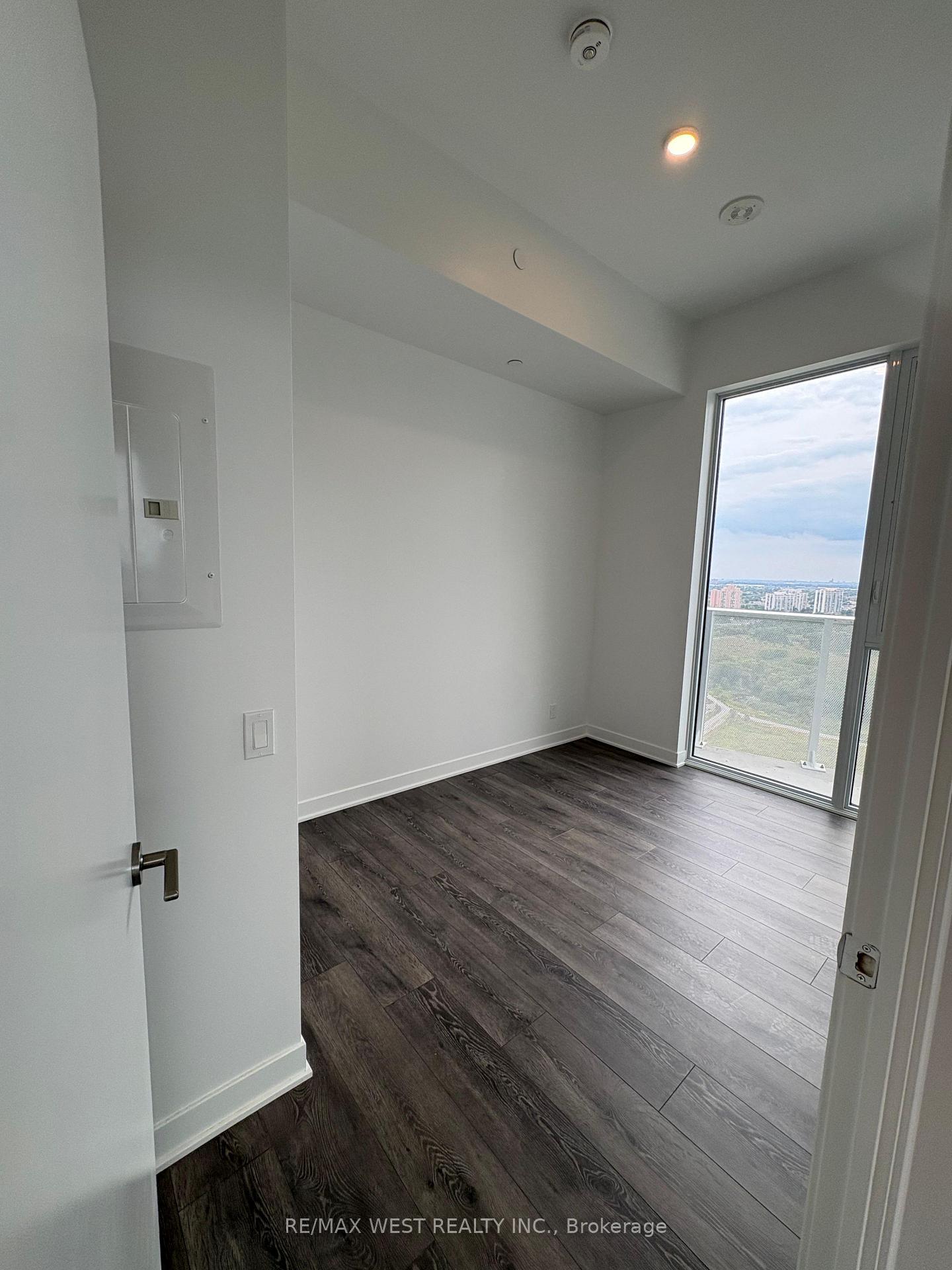 Photo 7 of Unit 2218, 6 Flavelle Trail, Vaughan, Steeles West Industrial — HOMEH