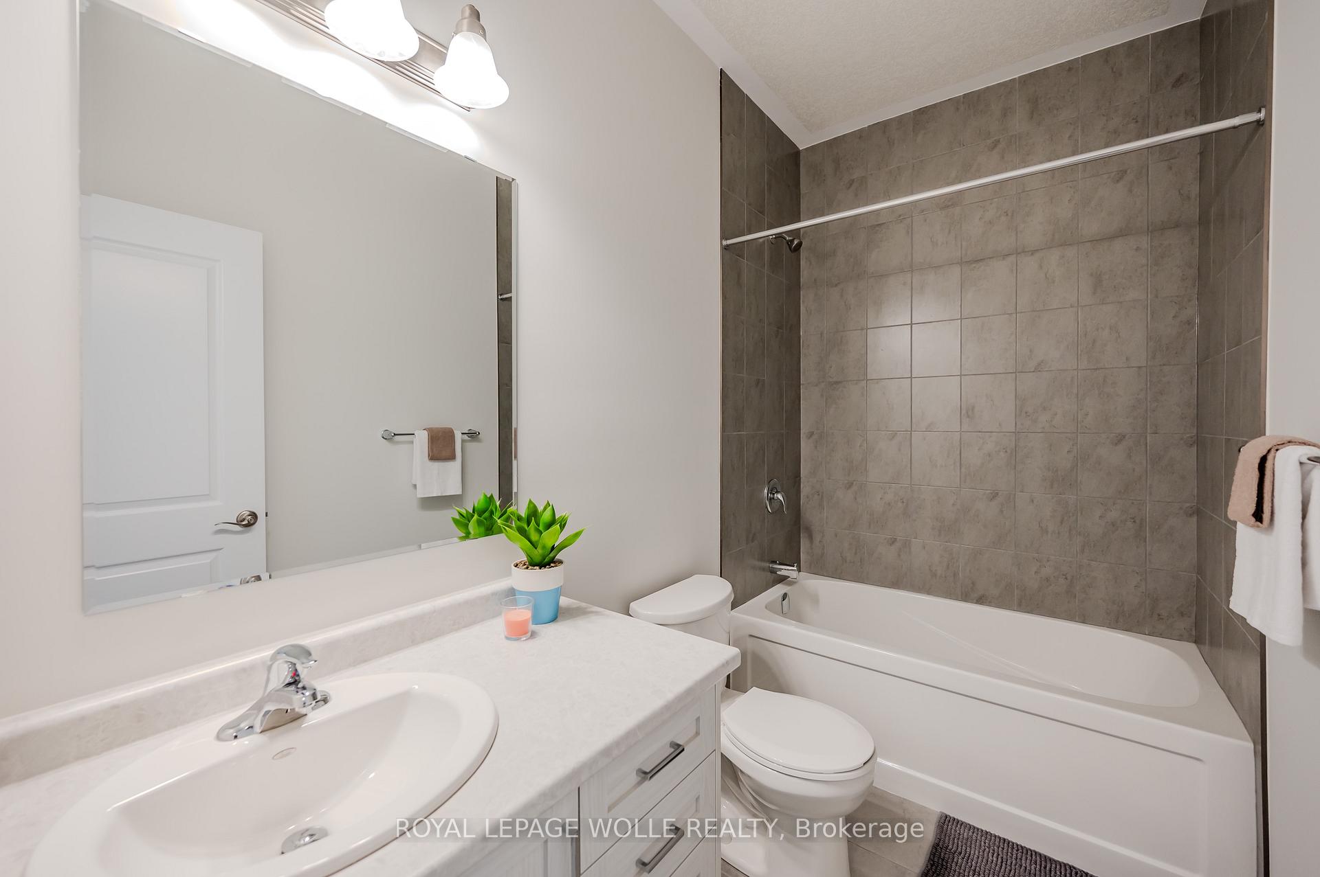 Photo 17 of Unit B19, 142 Foamflower Place, Waterloo, Columbia Forest/Clair Hills — HOMEH