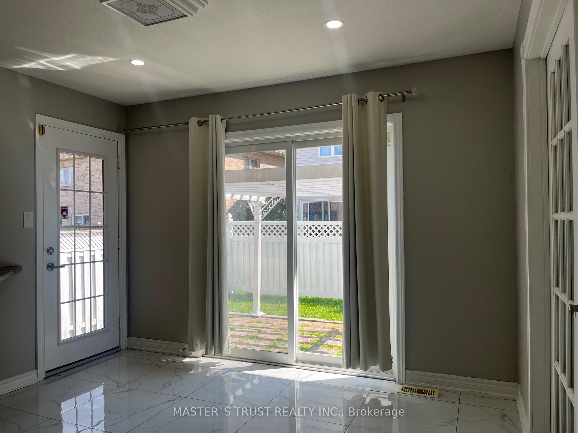 Photo 9 of 25 Stevens Drive, Niagara-on-the-Lake, Glendale — HOMEH