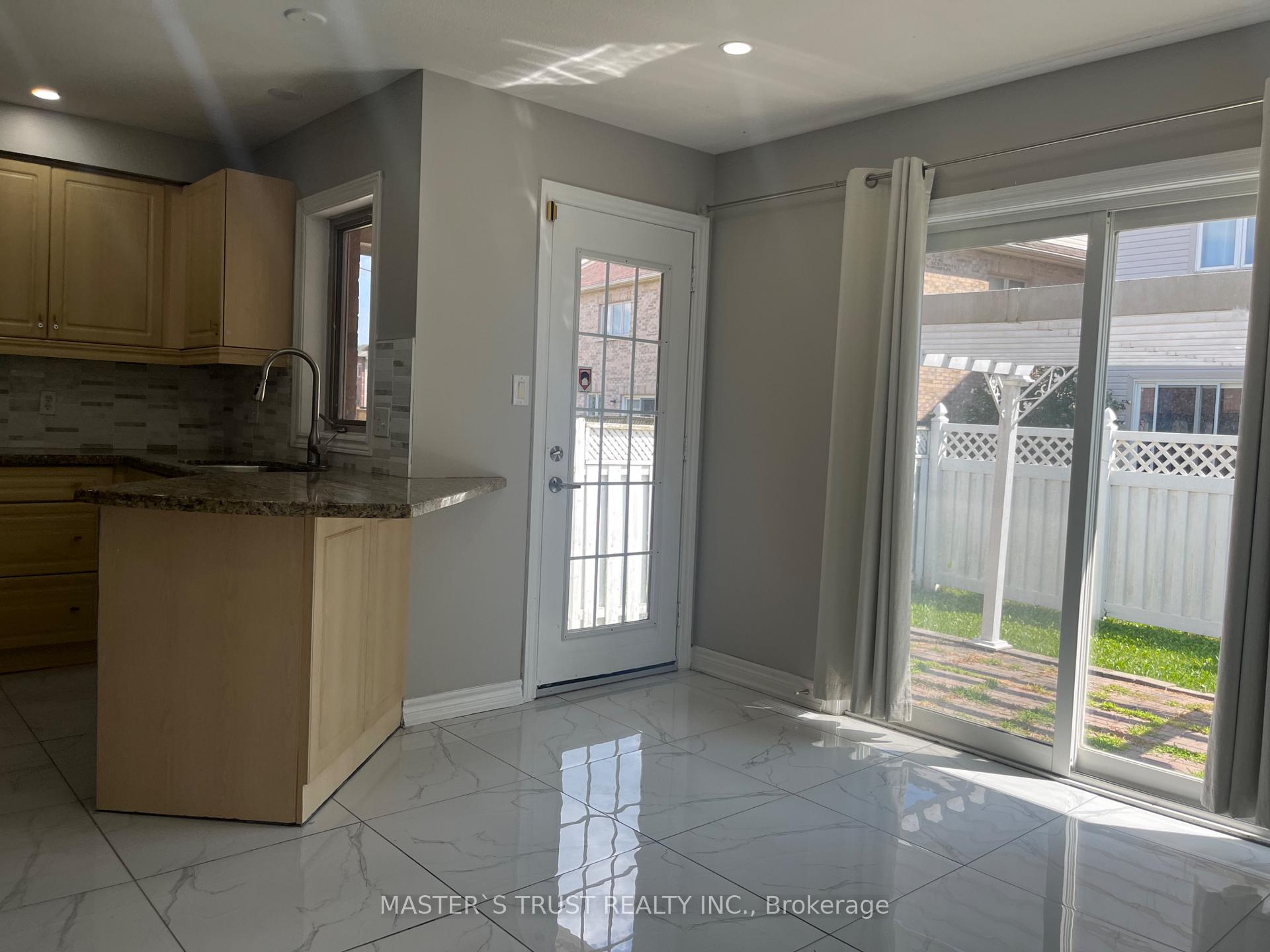 Photo 10 of 25 Stevens Drive, Niagara-on-the-Lake, Glendale — HOMEH