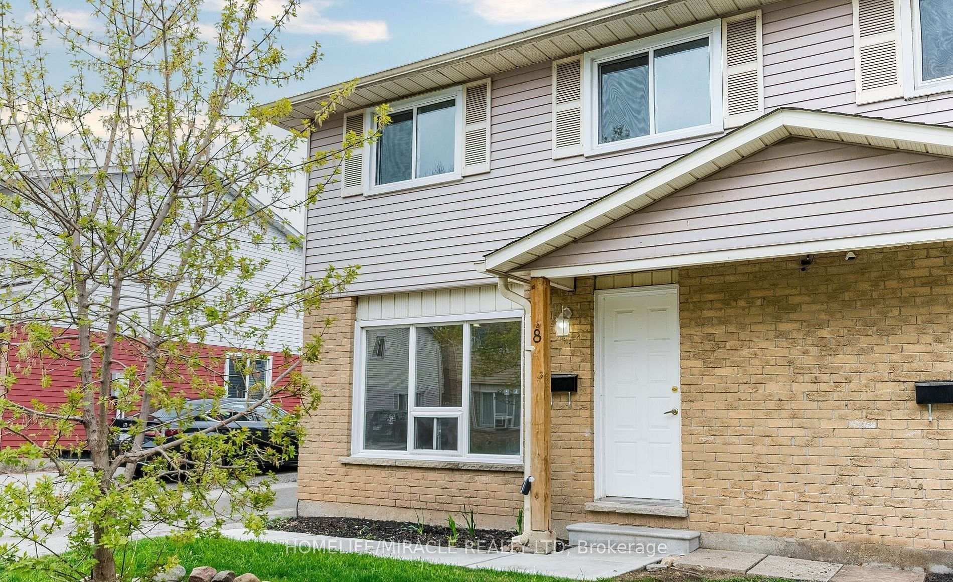 Photo 2 of Unit 8, 20 Mayfield Avenue, Waterloo, Lincoln Heights — HOMEH