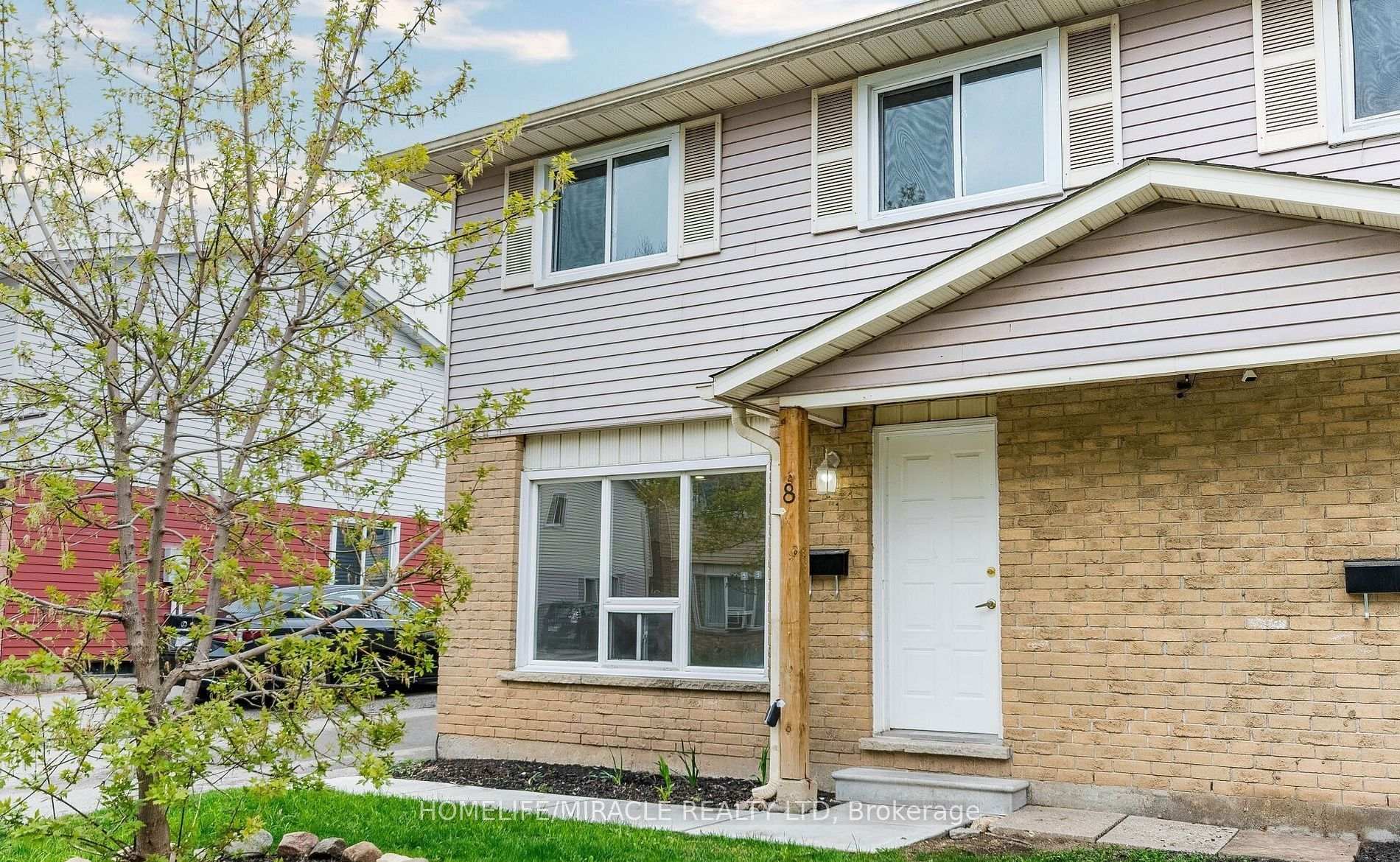 Photo 3 of Unit 8, 20 Mayfield Avenue, Waterloo, Lincoln Heights — HOMEH
