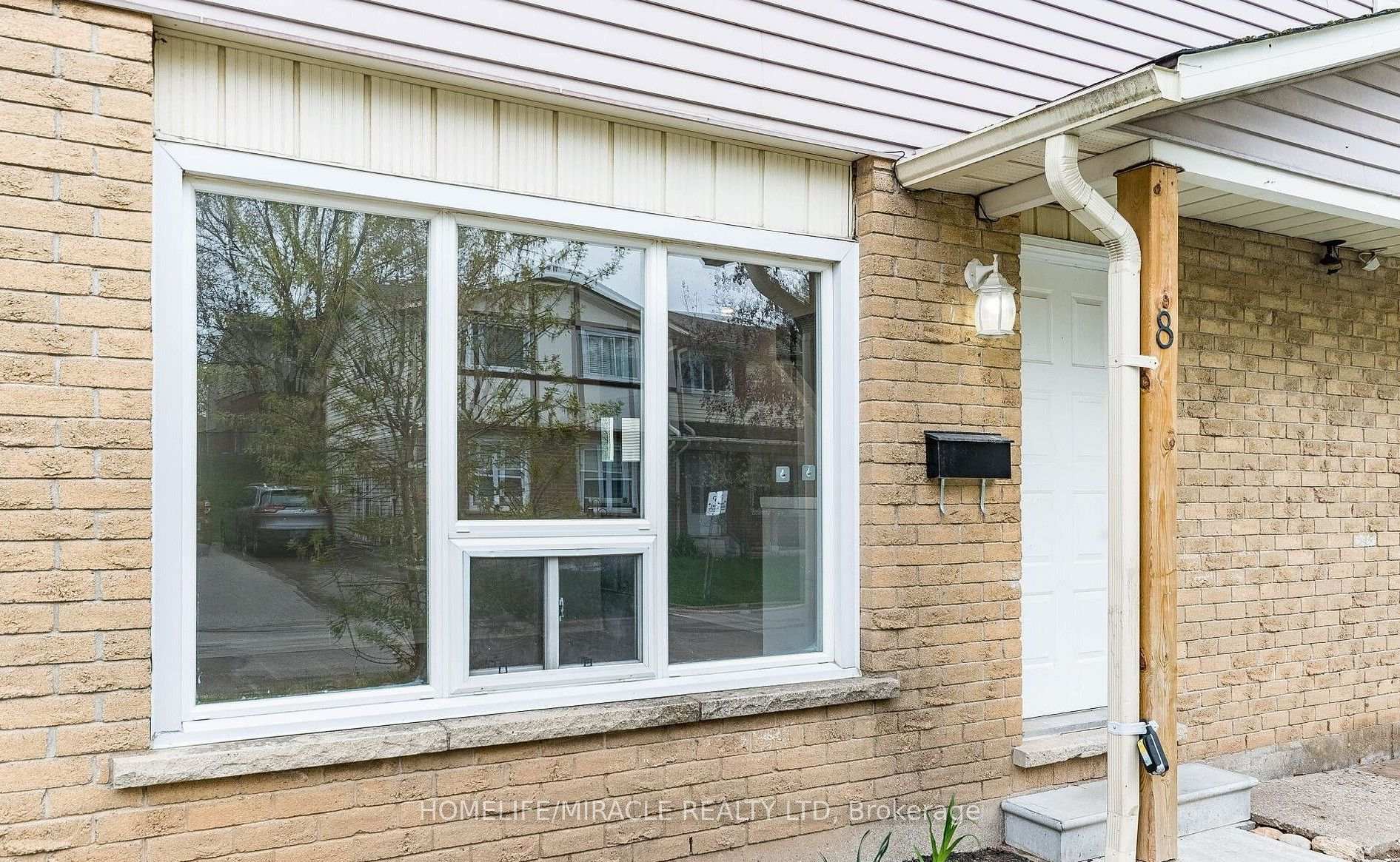 Photo 4 of Unit 8, 20 Mayfield Avenue, Waterloo, Lincoln Heights — HOMEH
